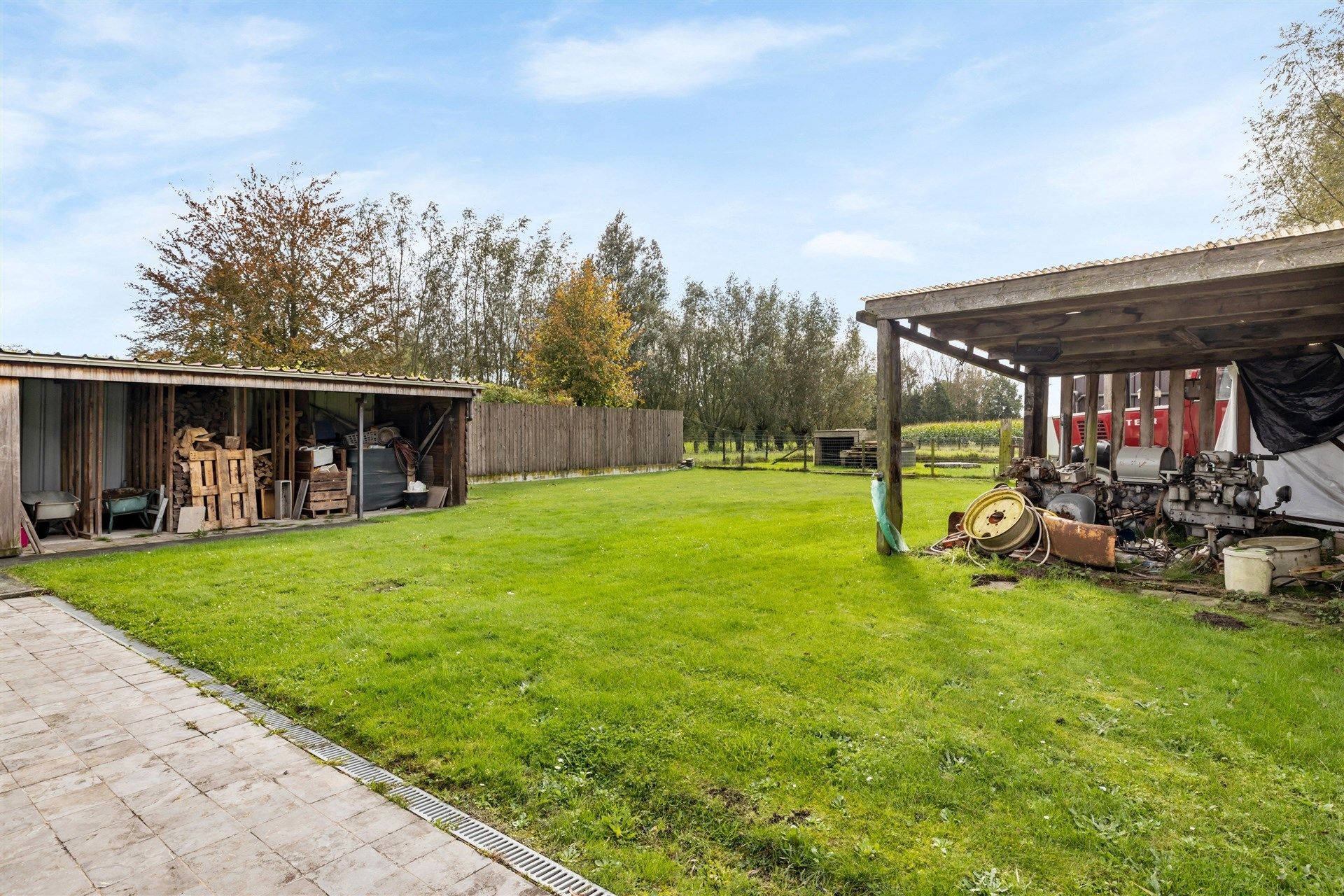 Instapklare gezinswoning met paardenstal en weide op een perceel van 2.639m² foto 25