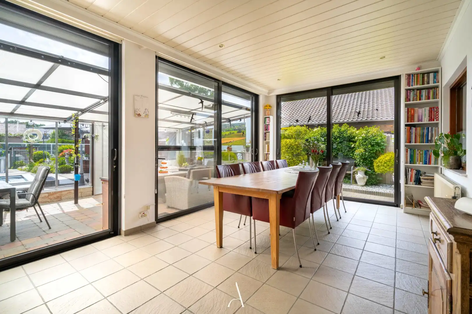Instapklare gezinswoning met verwarmd zwembad en levensbestendige indeling op 840 m² foto 11