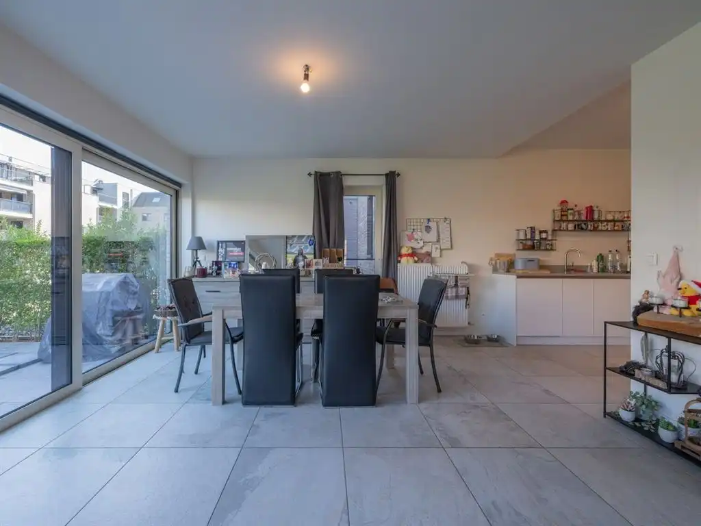 Modern gelijkvloers appartement met ruim terras en private tuin foto 8