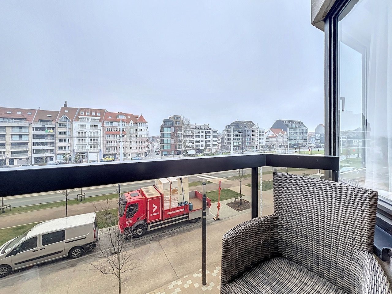 Ruim hoekappartement op de Graaf d'Ursellaan foto 5