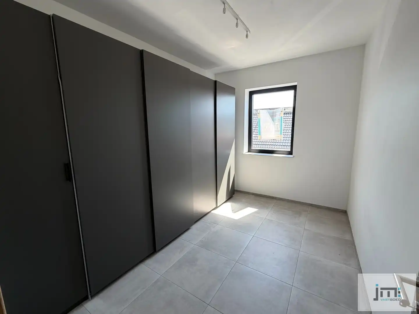 Recent appartement met 2 slaapkamers, carport en buitenberging foto 6