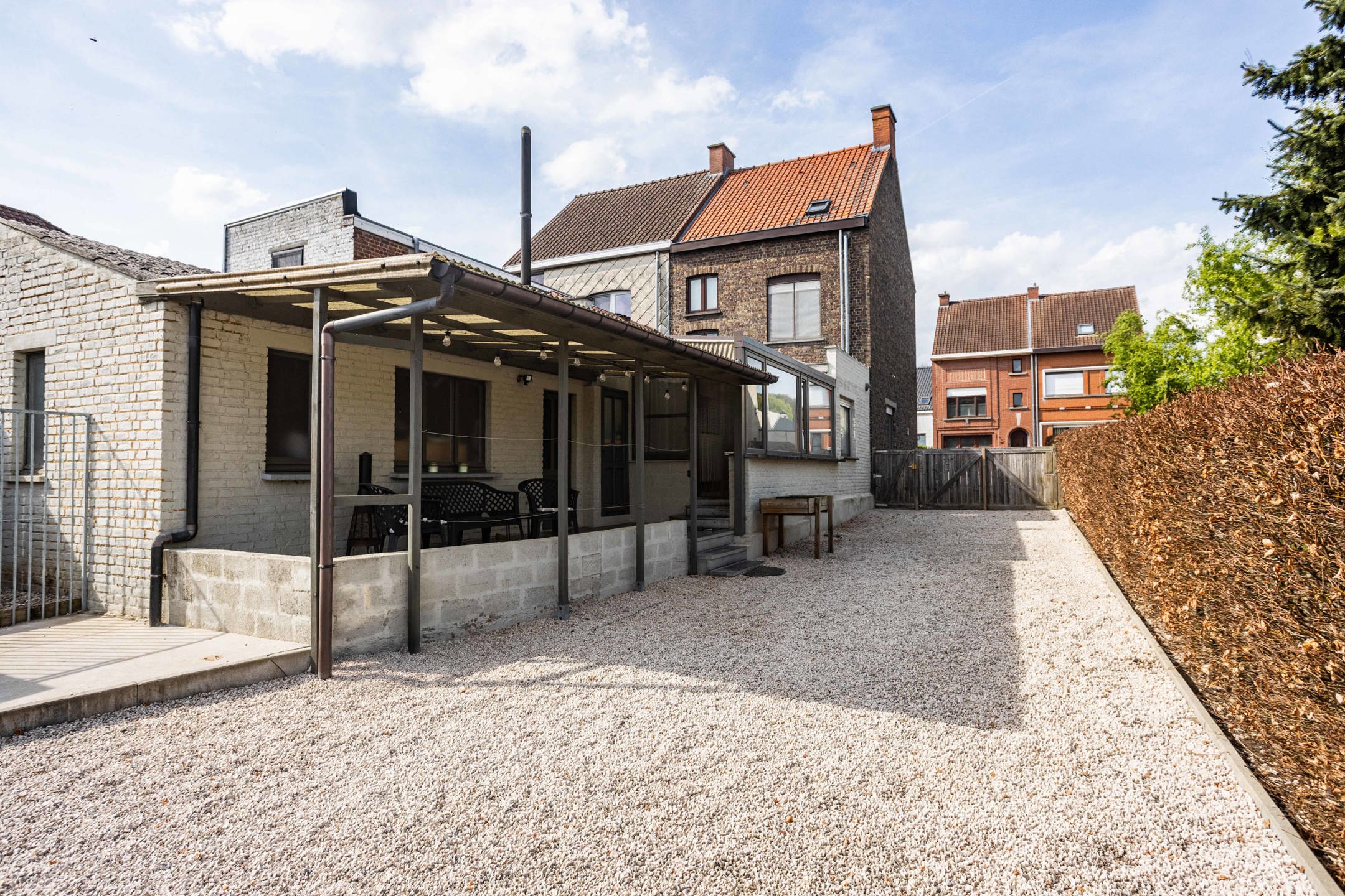 Gunstig gelegen halfopen bebouwing met grote tuin. foto 19