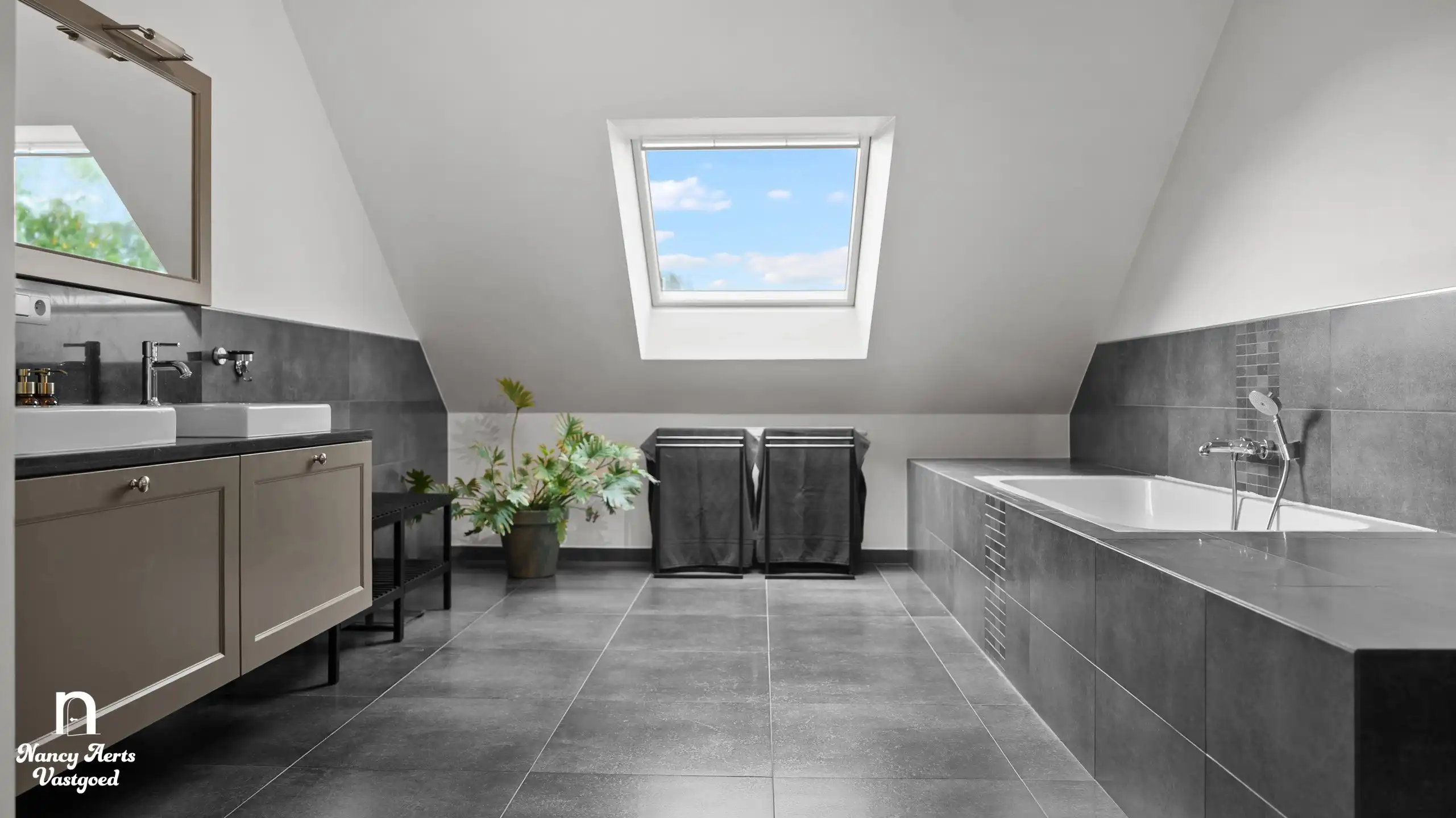 Verrassend ruime woning met aparte studio op rustige locatie foto 38