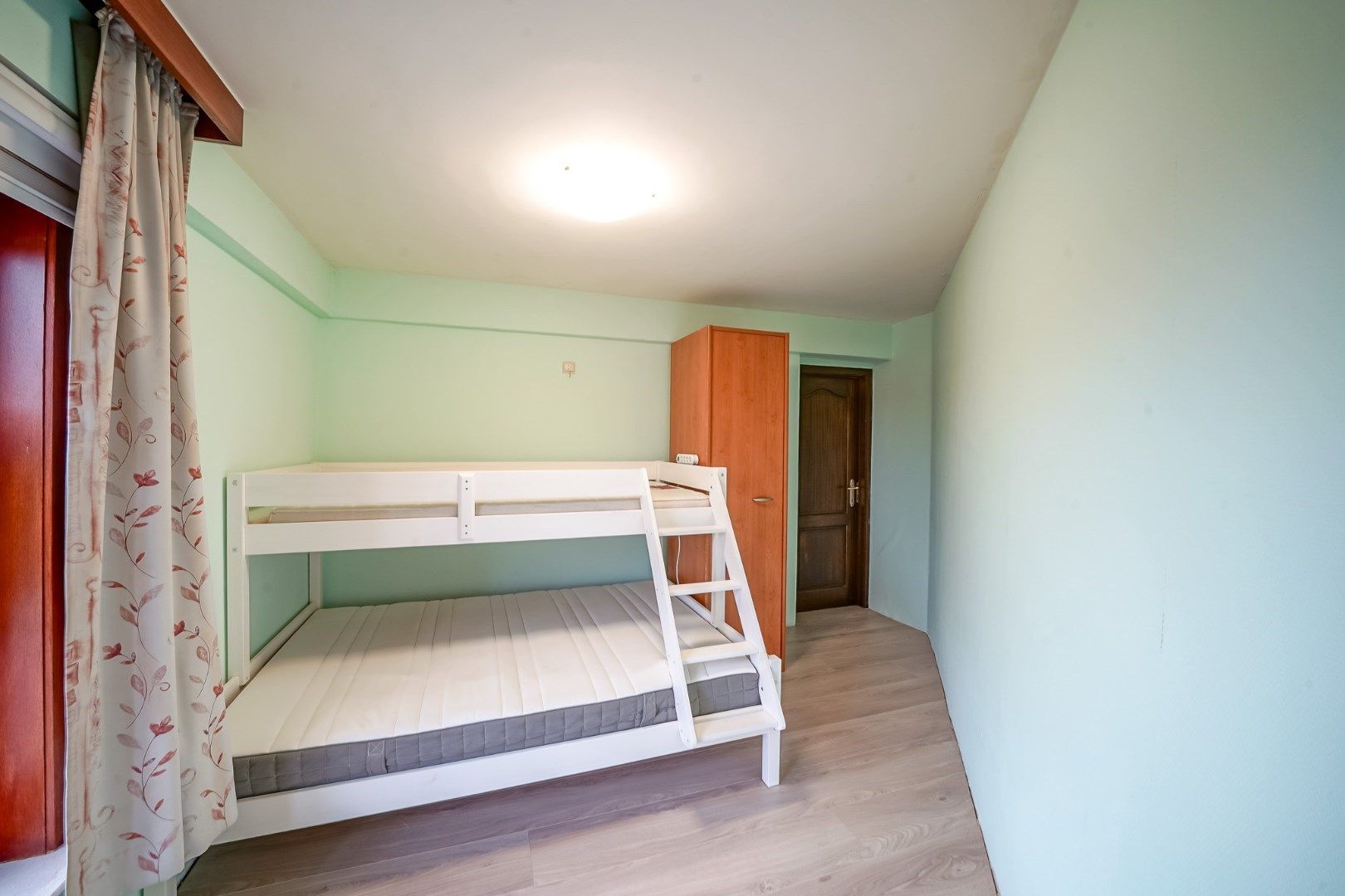 Appartement met 2 slaapkamers hoek Leffingestraat/Torhoutsesteenweg foto 9