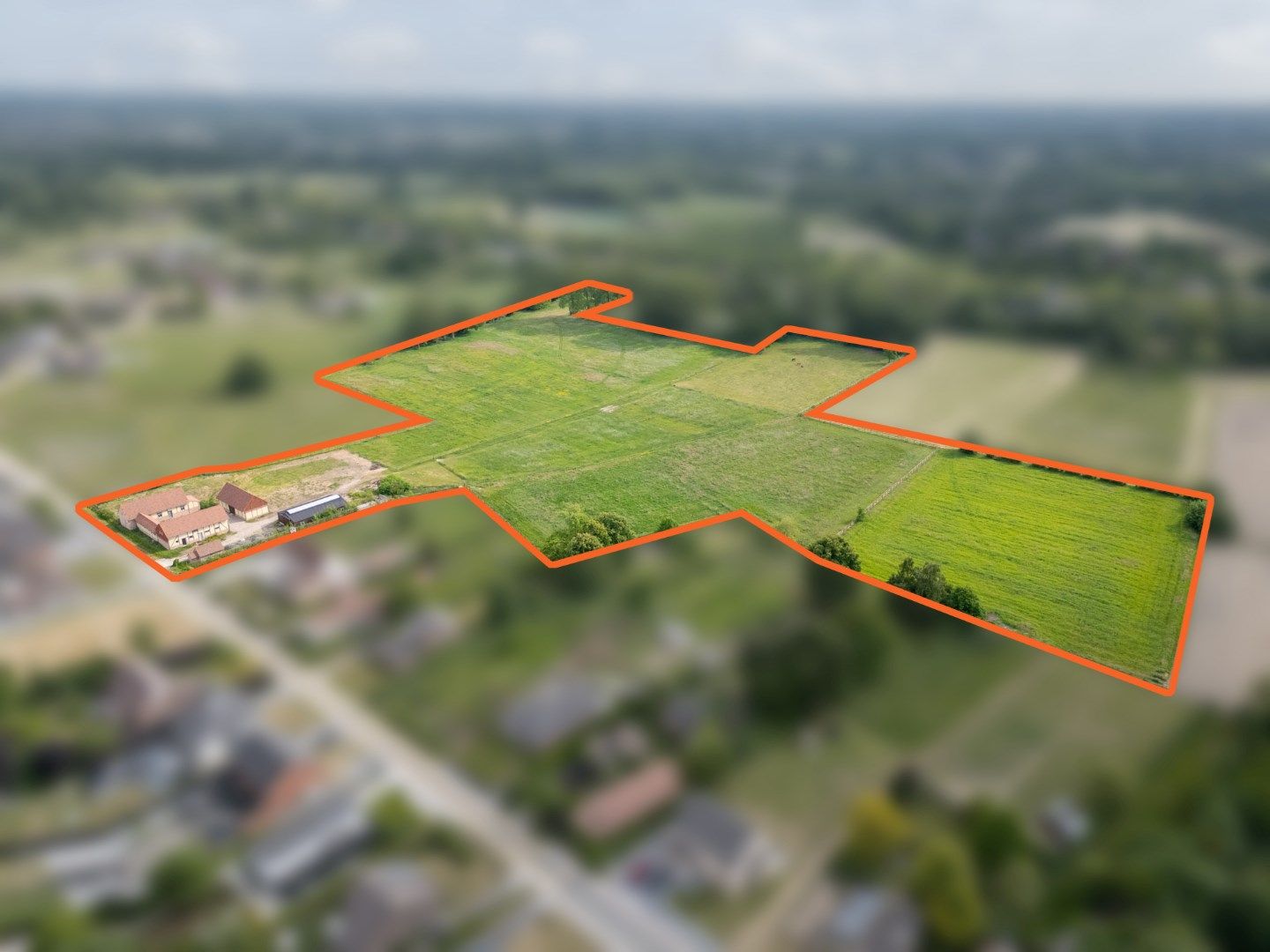 UNIEKE VIERKANTSHOEVE met paardenstallen op 7,34 hectare met vergunning voor zwembad en poolhouse foto 3