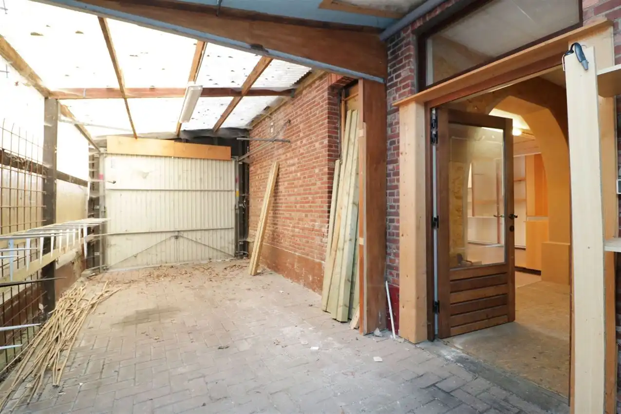 handelszaak met magazijn op zeer zichtbare locatie foto 26