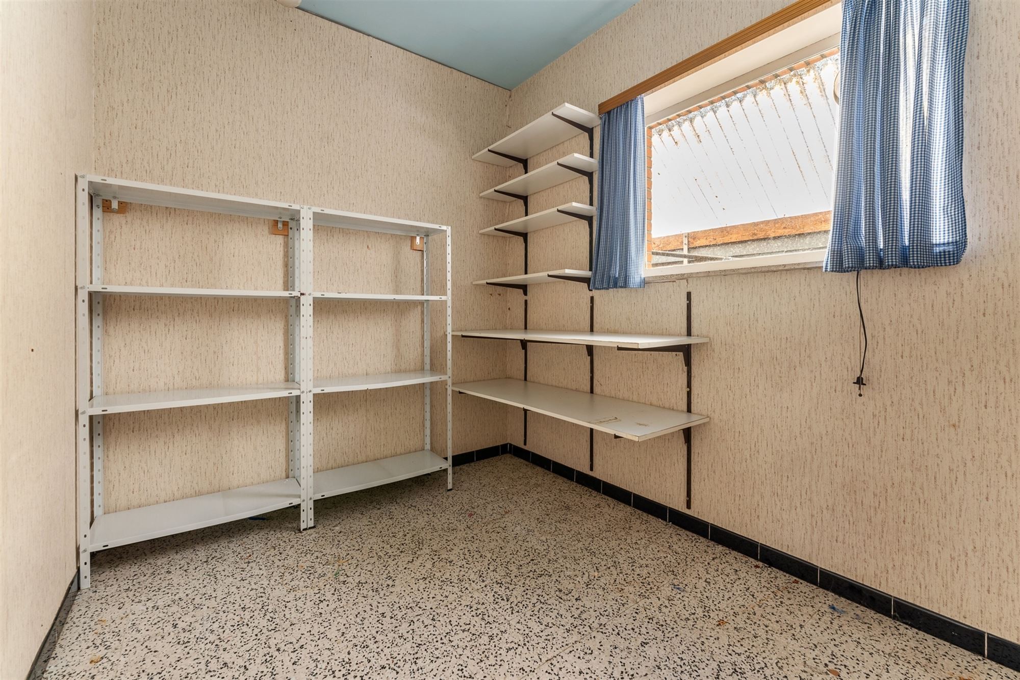 GOED ONDERHOUDEN GELIJKVLOERSE WONING MET 3 SLAAPKAMERS RUSTIG GELEGEN TE STAL foto 24