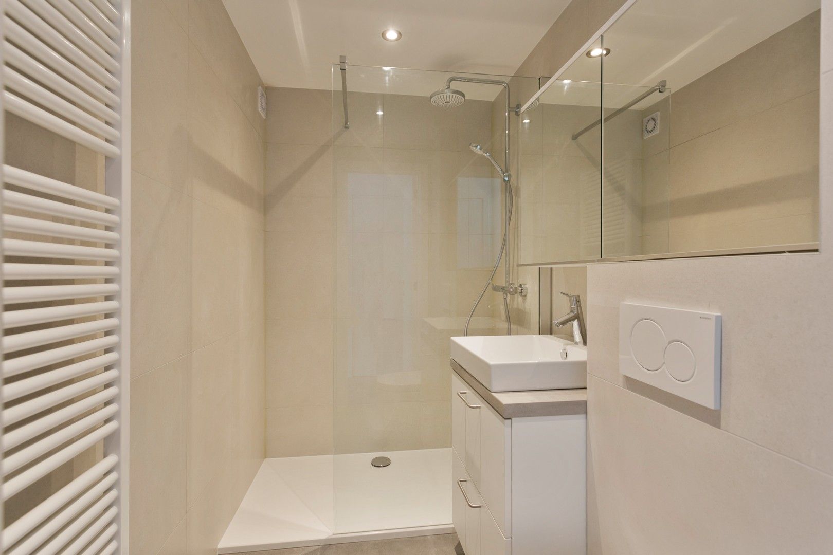 Gemeubelde studio te Berchem foto 6