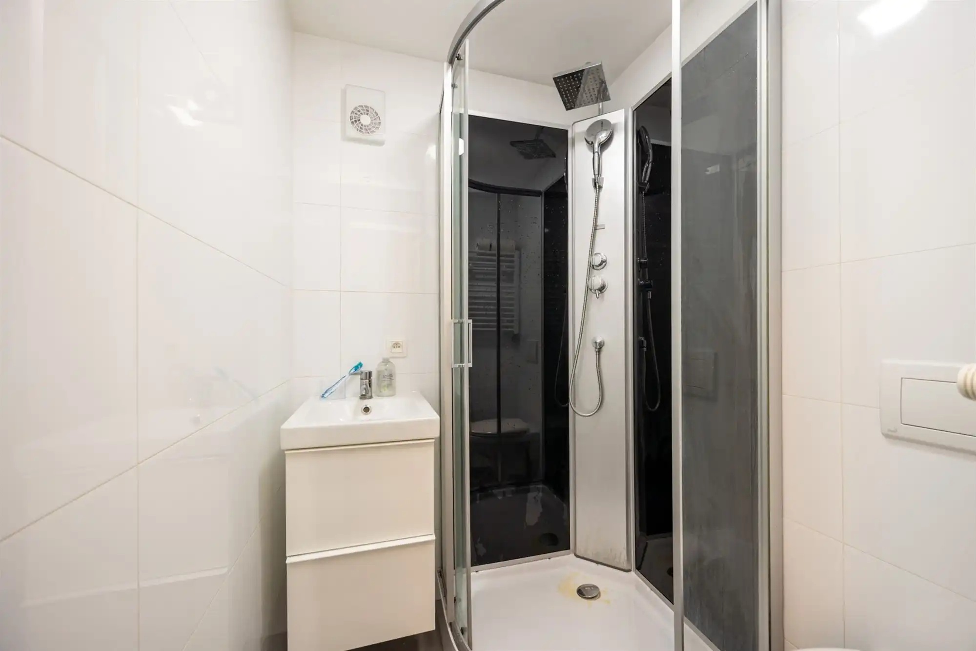 Lichtrijk hoekappartement met 1 slaapkamer foto 6