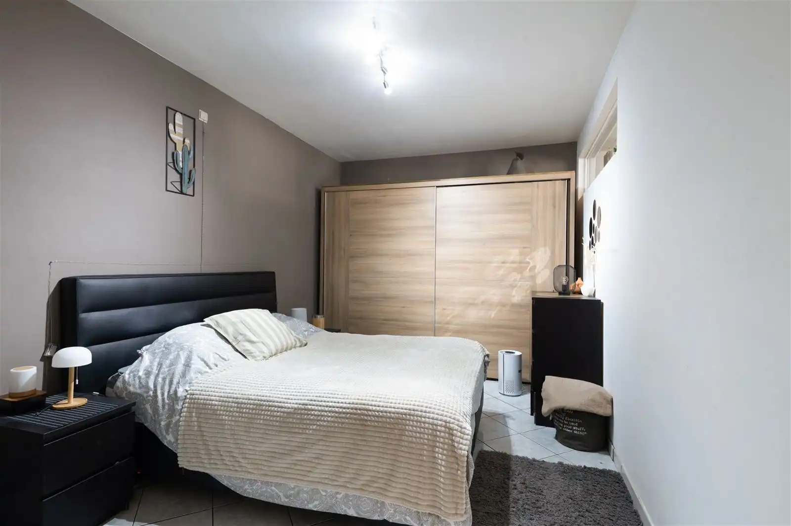 Gelijkvloers app met 2 slpks en garage foto 12