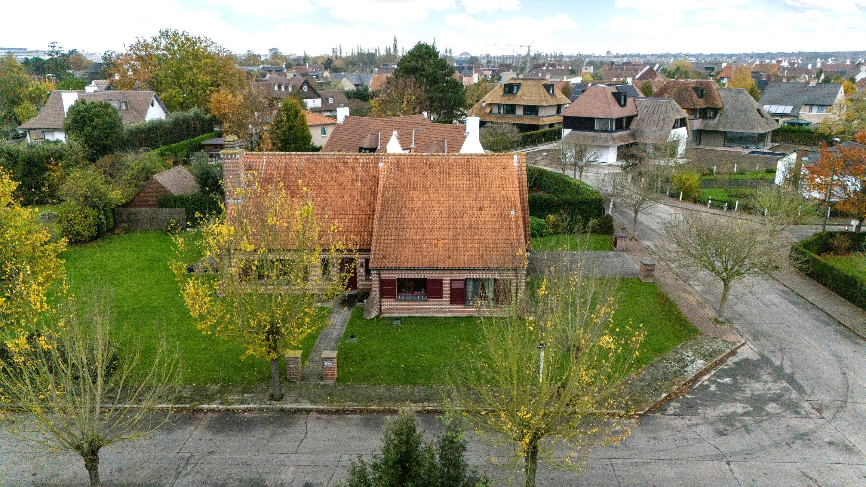 Residentieel gelegen villa in een geliefde omgeving te Knokke foto 6