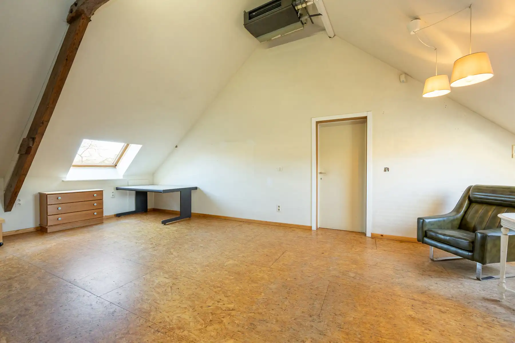 Woning met handelspand (voorheen restaurant) op een perceel van 2.128 m². foto 21