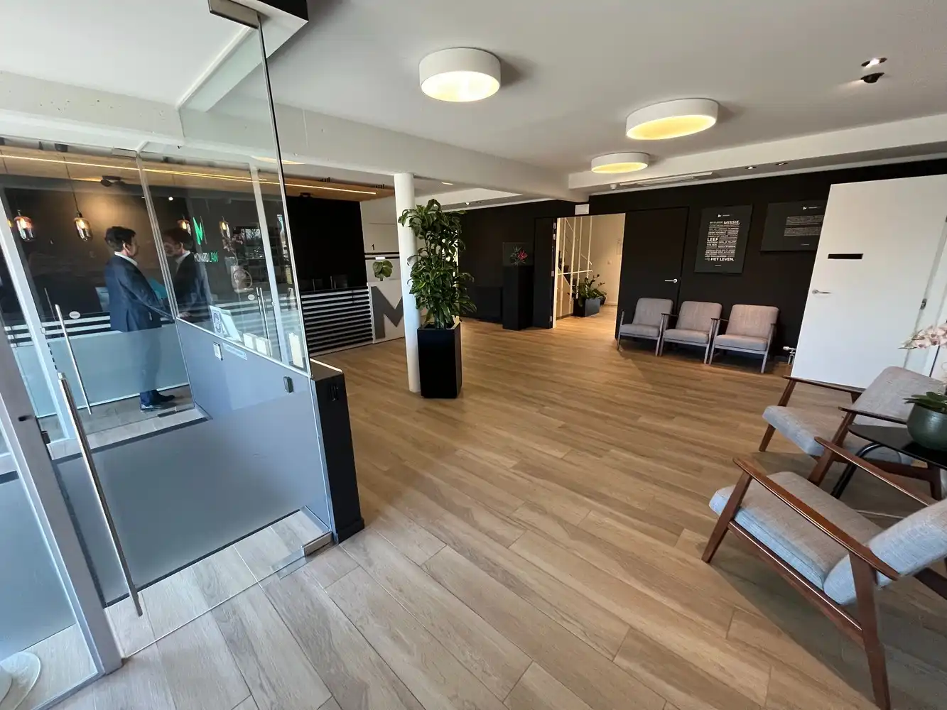 Kantoorgebouw met 54 parkeerplaatsen foto 6