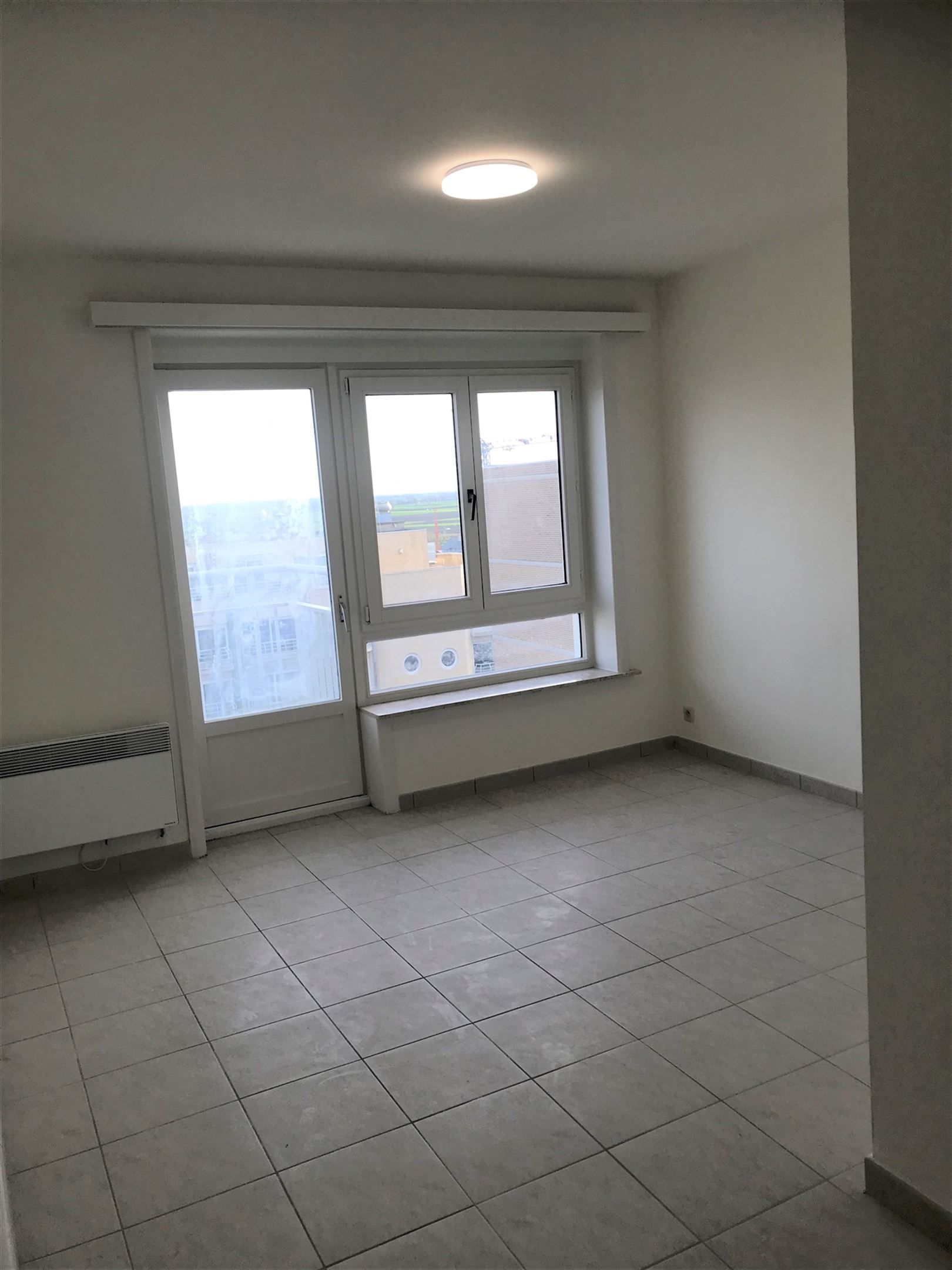 Ongemeubeld appartement met zeezicht foto 6