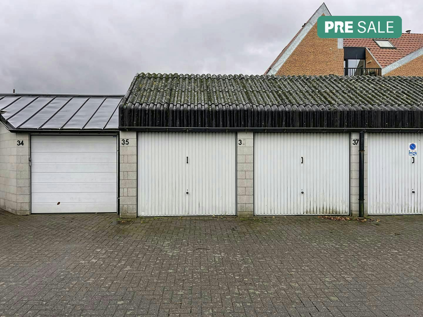 Garagebox te koop op toplocatie in centrum Brugge foto {{pictureIndex}}