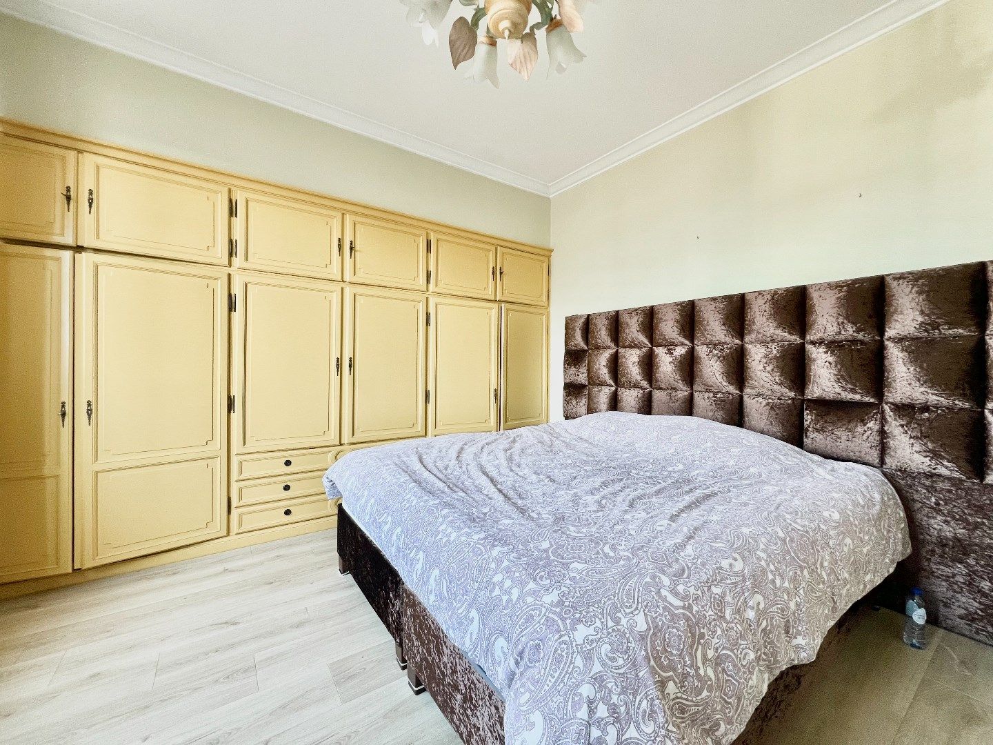 Instapklaar appartement met drie slaapkamers foto 18