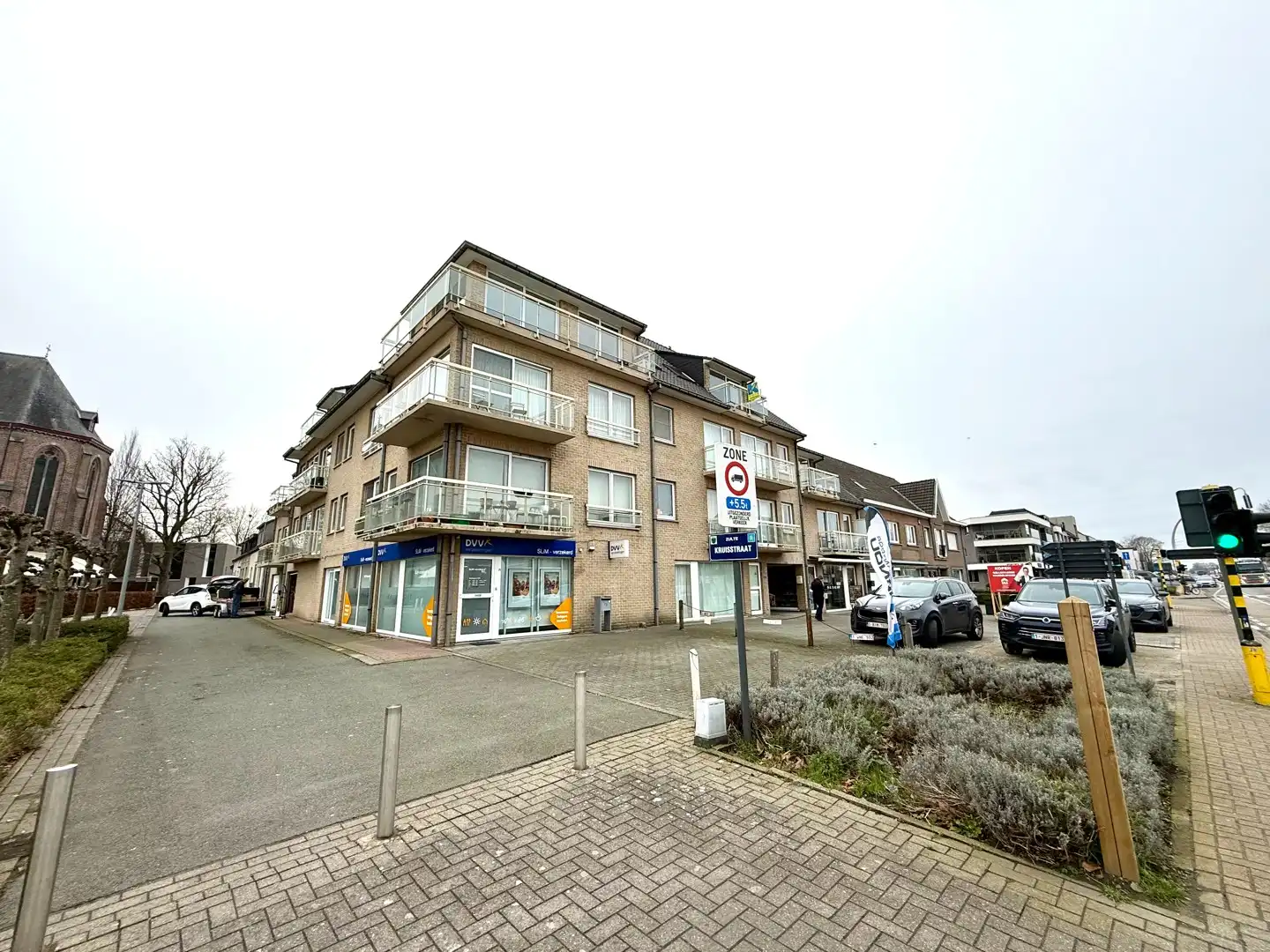 Dakappartement met 2 slaapkamers, 2 douchekamers en parkeerplaats foto {{pictureIndex}}