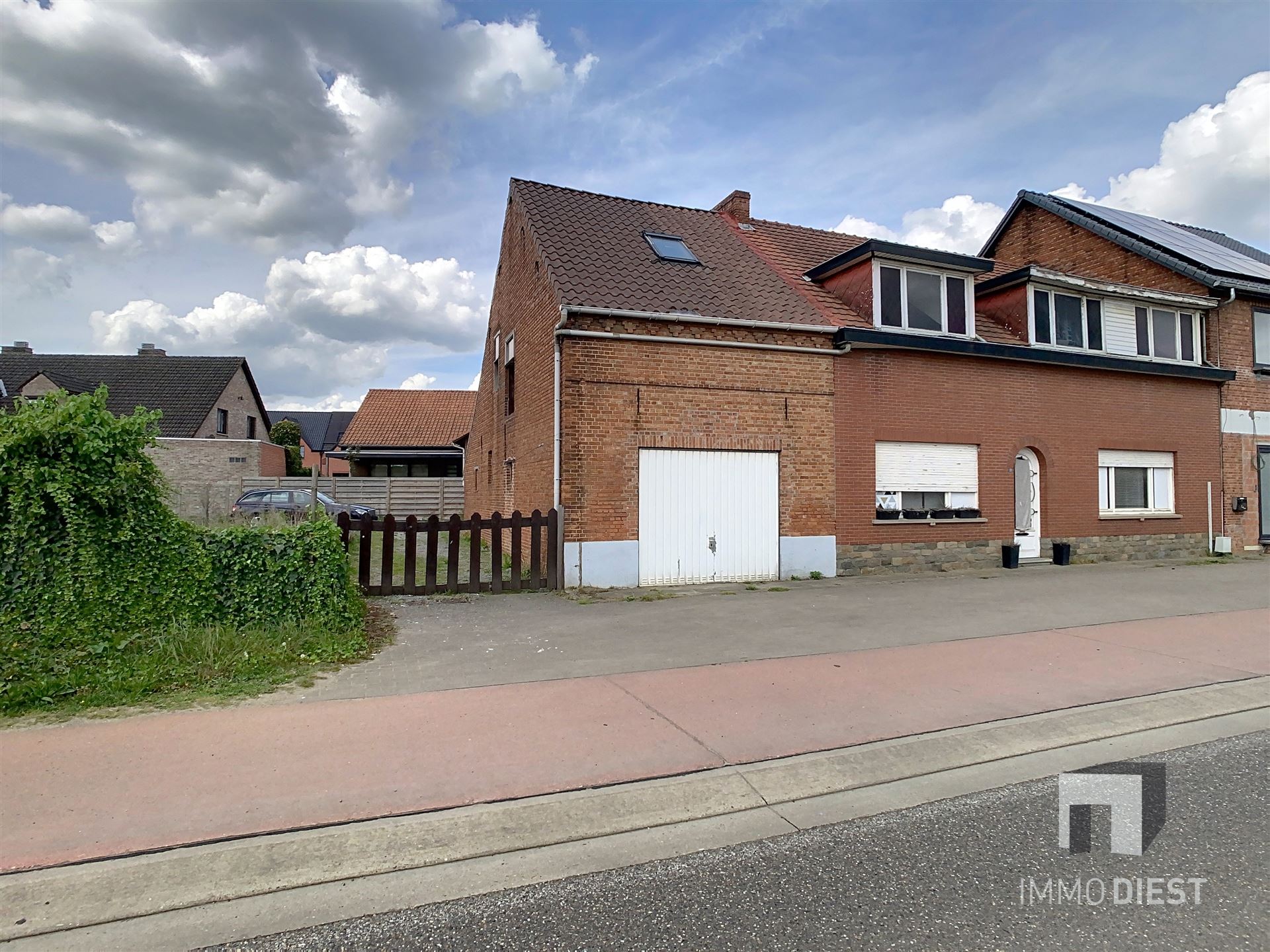 2 te renoveren woningen foto 5