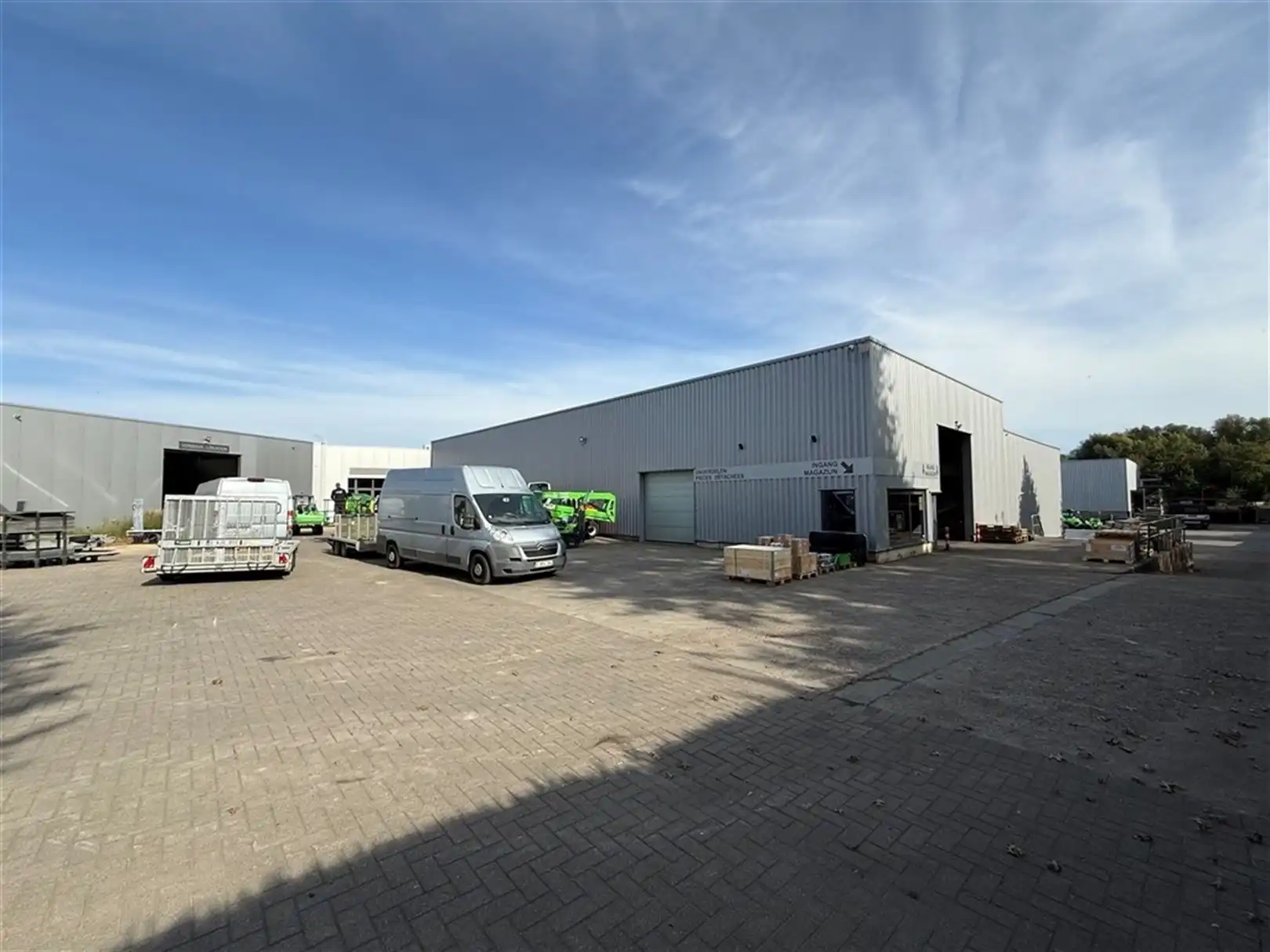 Industriële site met B2B-showroom te koop op zichtlocatie foto 7