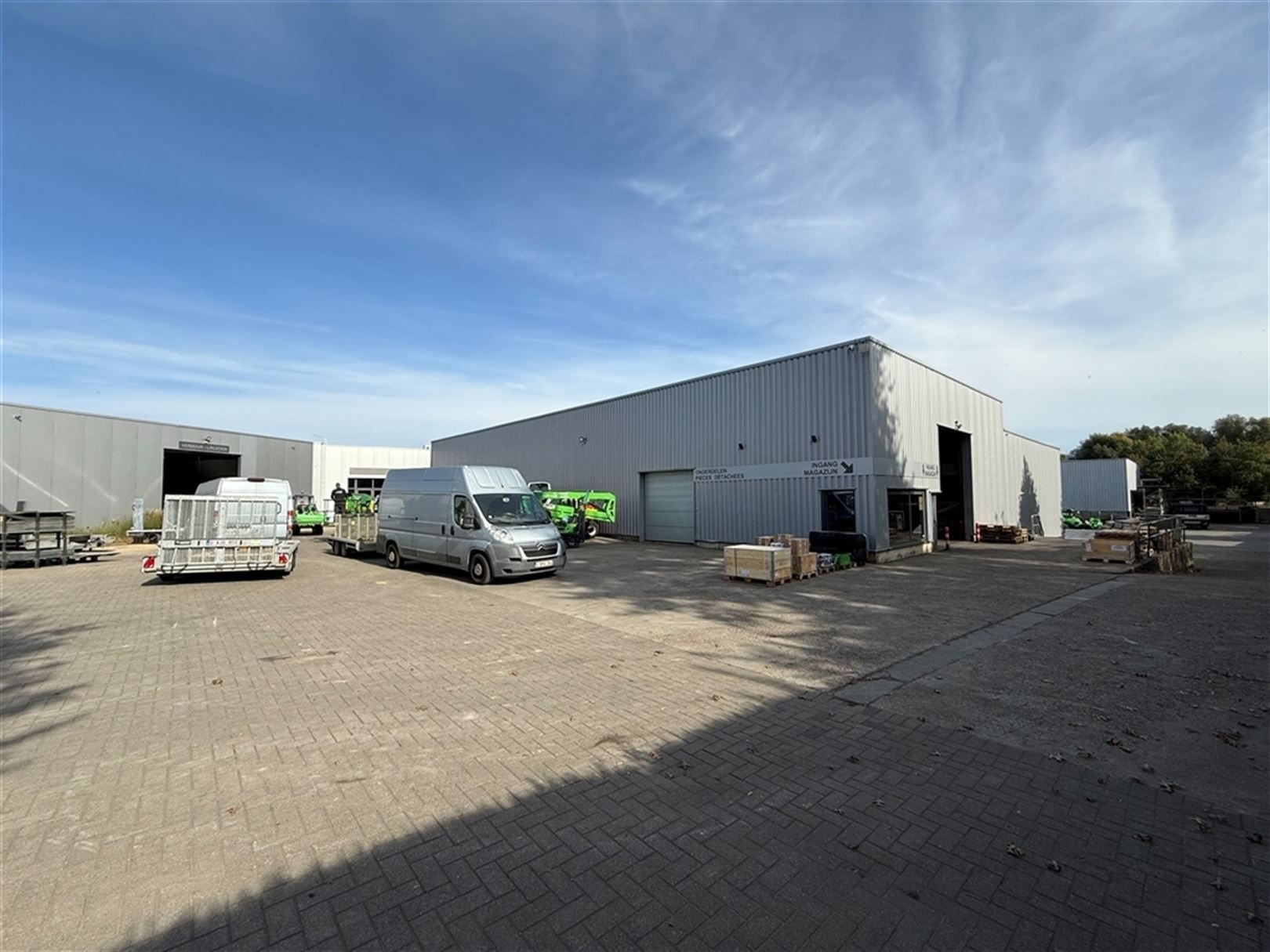 Industriële site met B2B-showroom te koop op zichtlocatie foto 7
