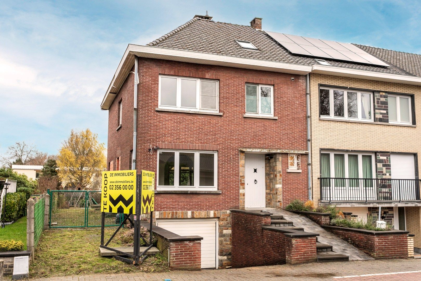 Instapklare woning met 4 slpk op perceel van 5a 45ca foto {{pictureIndex}}
