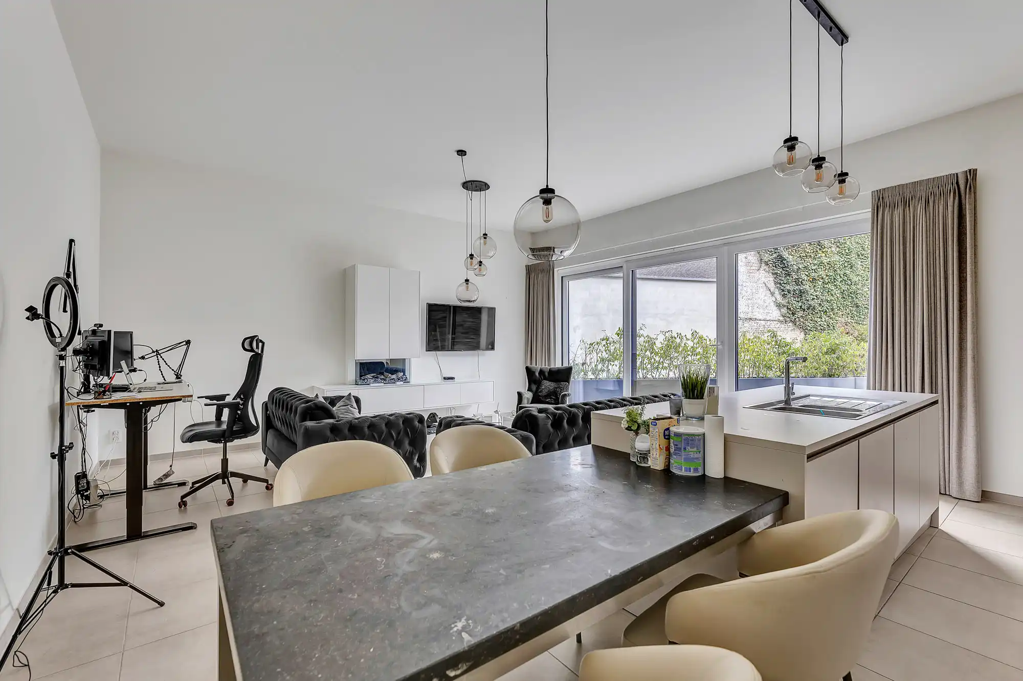 Recent en ruim gelijkvloers app met ruim terras foto 5