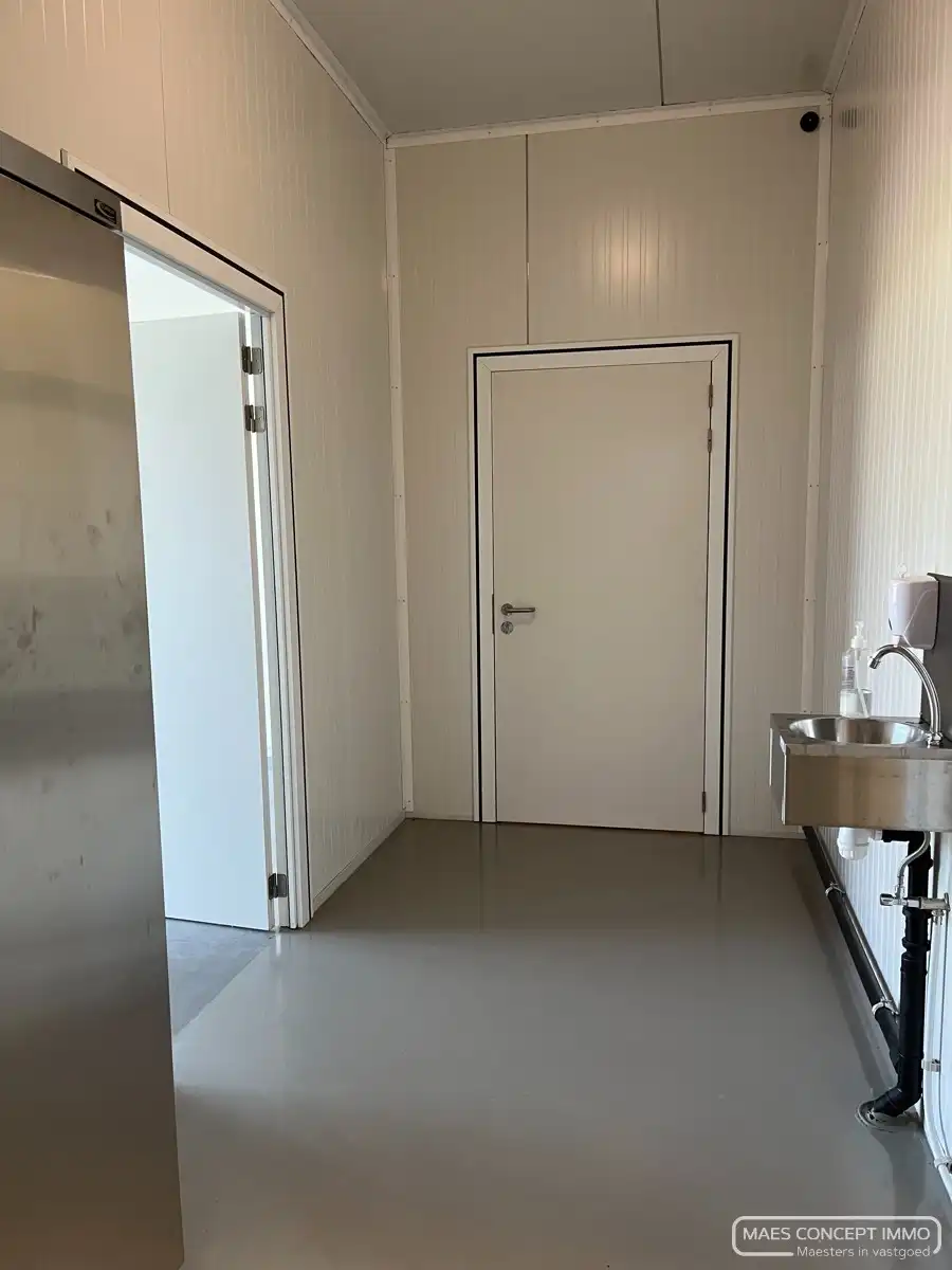 Ingericht magazijn te huur voor bereiding van voedsel in Wielsbeke foto 7