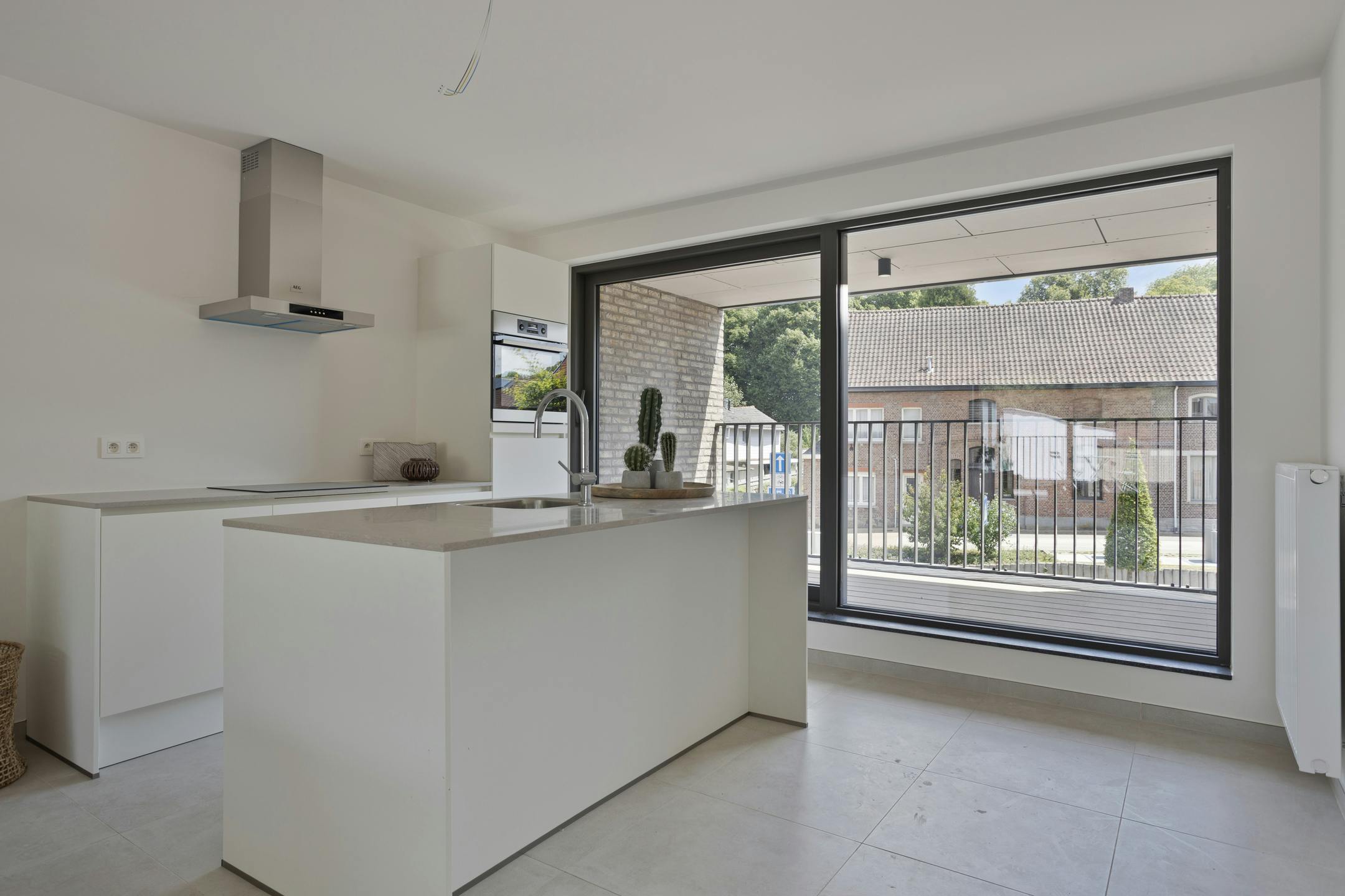 INSTAPKLAAR BEN-APPARTEMENT IN BAZEL MET 3 SLAAPK. + TERRAS foto 6