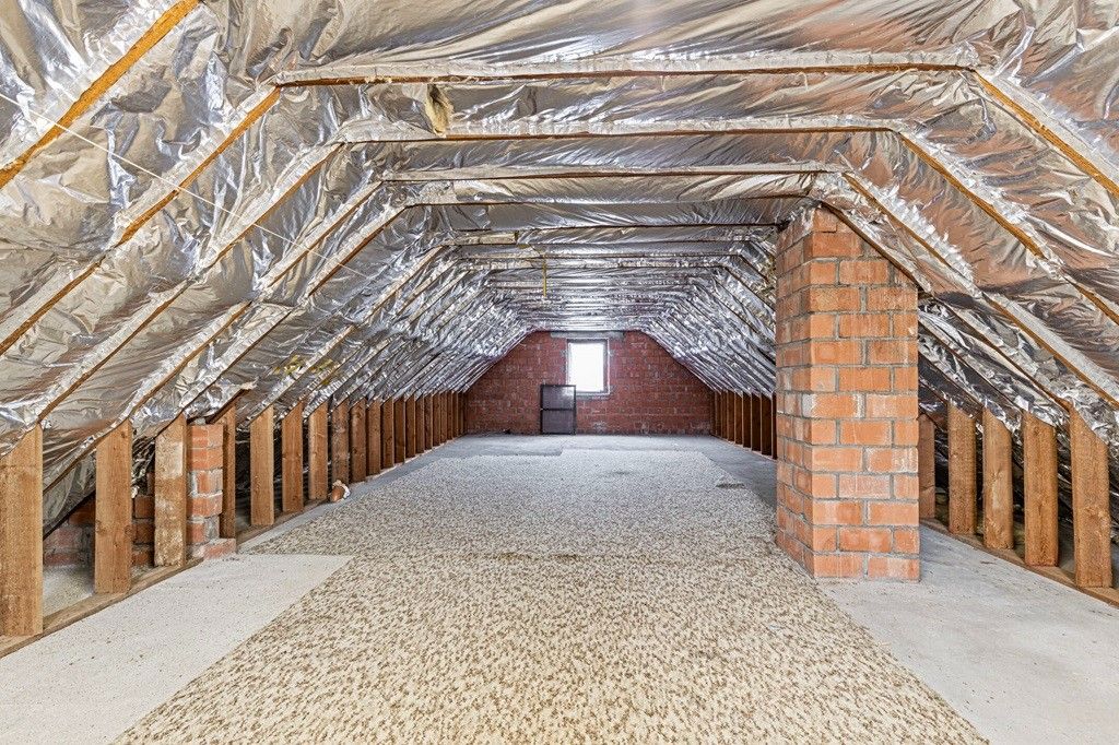 ADINKERKE: Zonnige bungalow/villa op mooie hoekligging met 2 slaapkamers en badkamer op het gelijkvloers, ruime garage en onderhoudsvriendelijke tuin op 633m² grondopp. foto 15