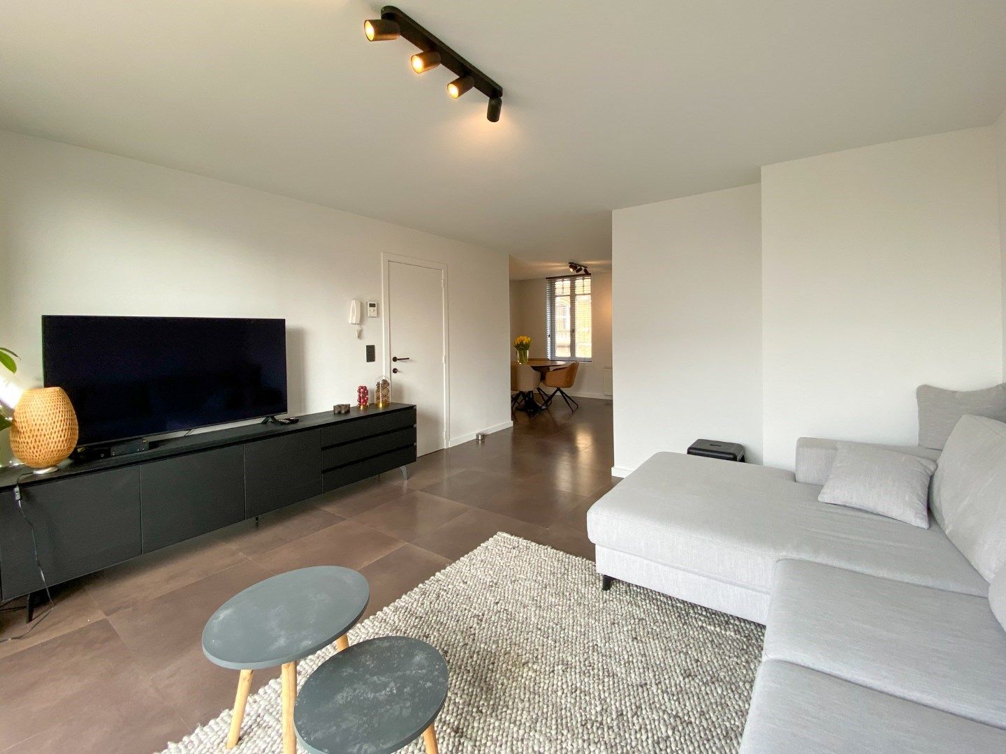Prachtig appartement met 2 slaapkamers en ruim terras. foto 2