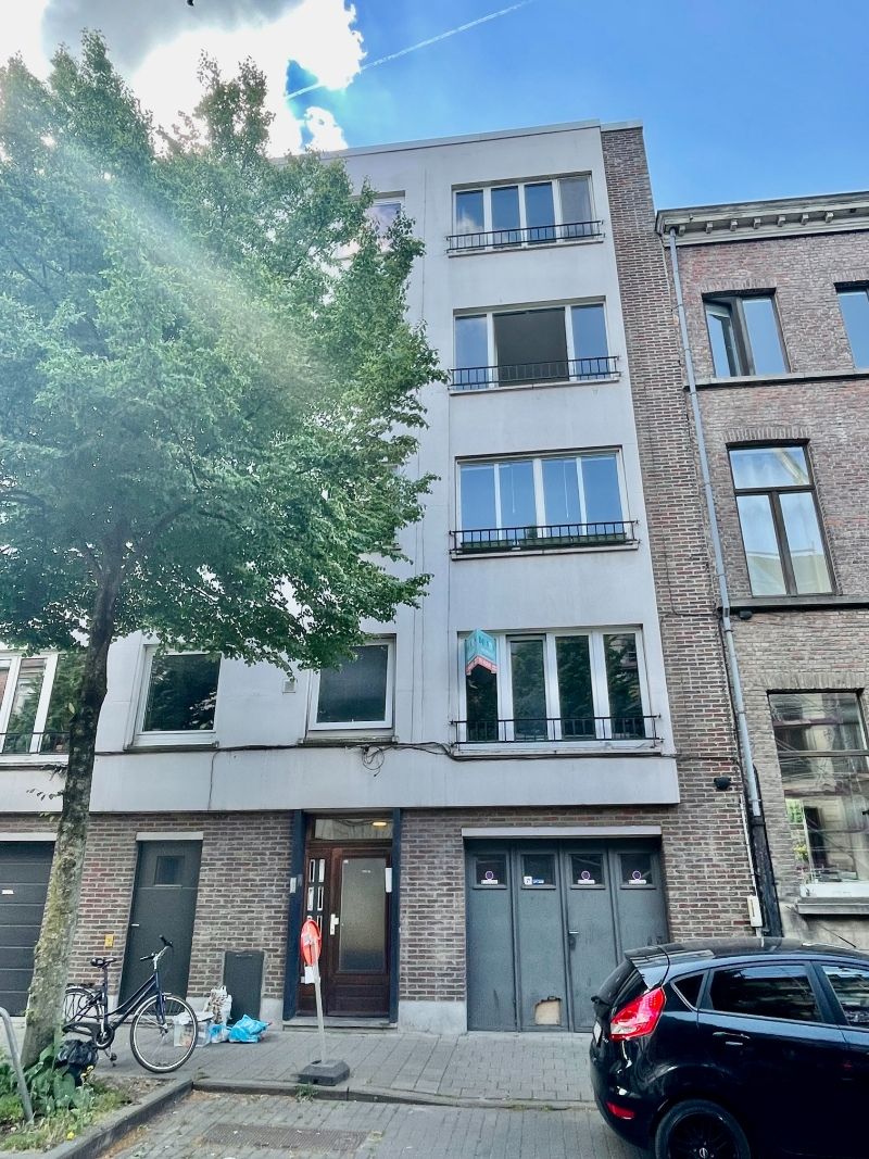 INSTAPKLAAR TWEESLAAPKAMER APPARTEMENT TE HUUR IN HARTJE GENT foto {{pictureIndex}}