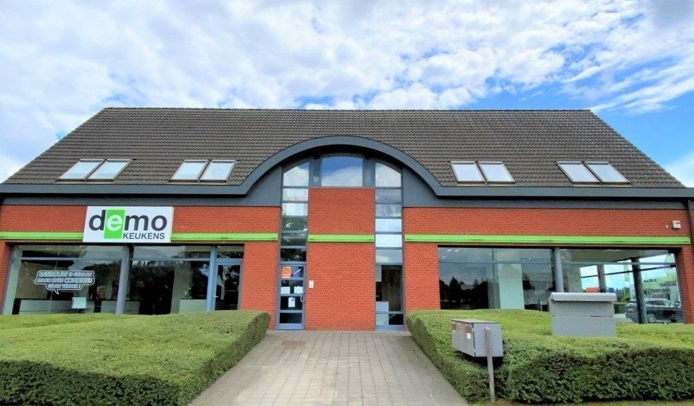 Handelsruimte te huur op zichtlocatie aan N46 te Erpe-Mere foto 2