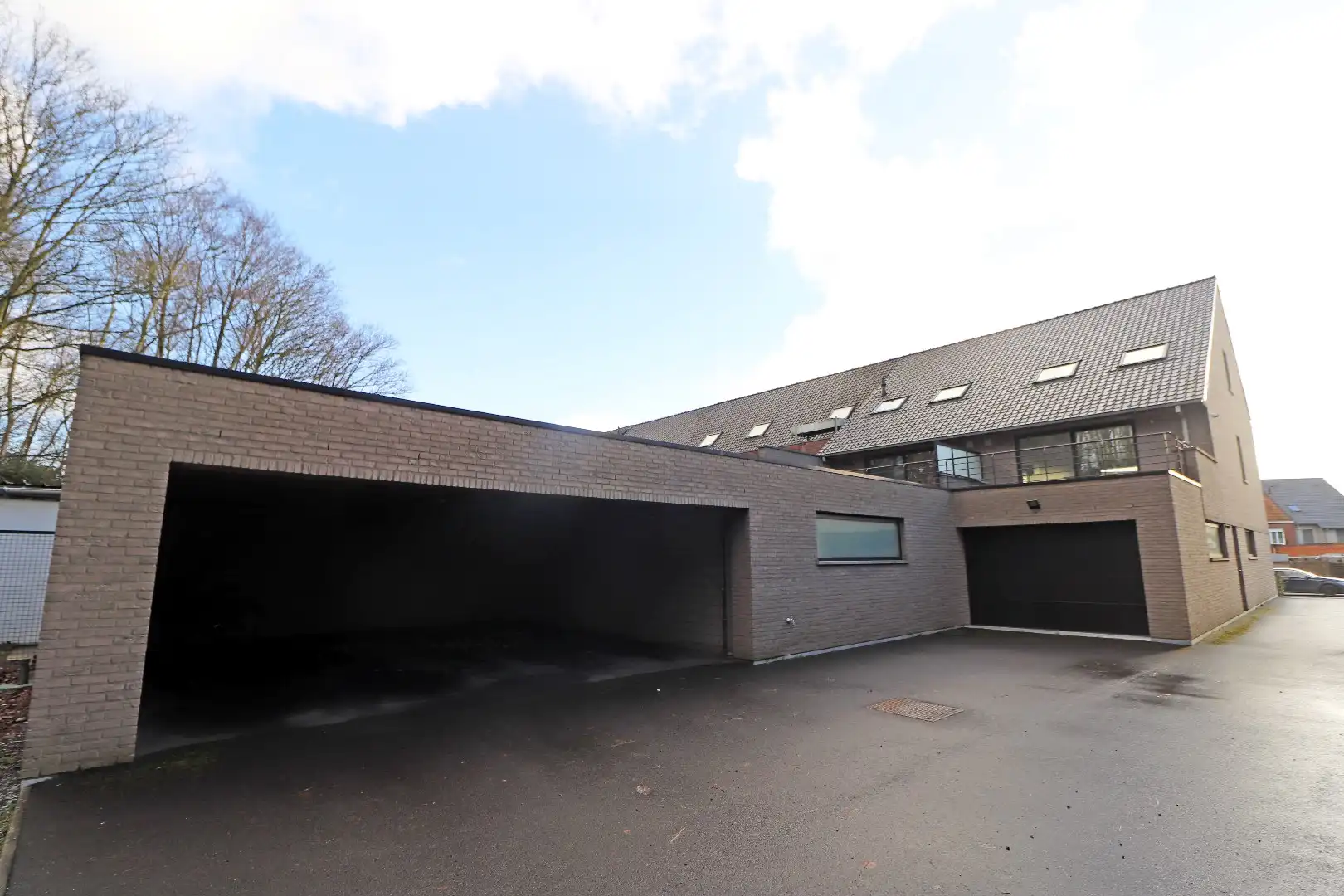 Lichtrijke woning met carport foto 13