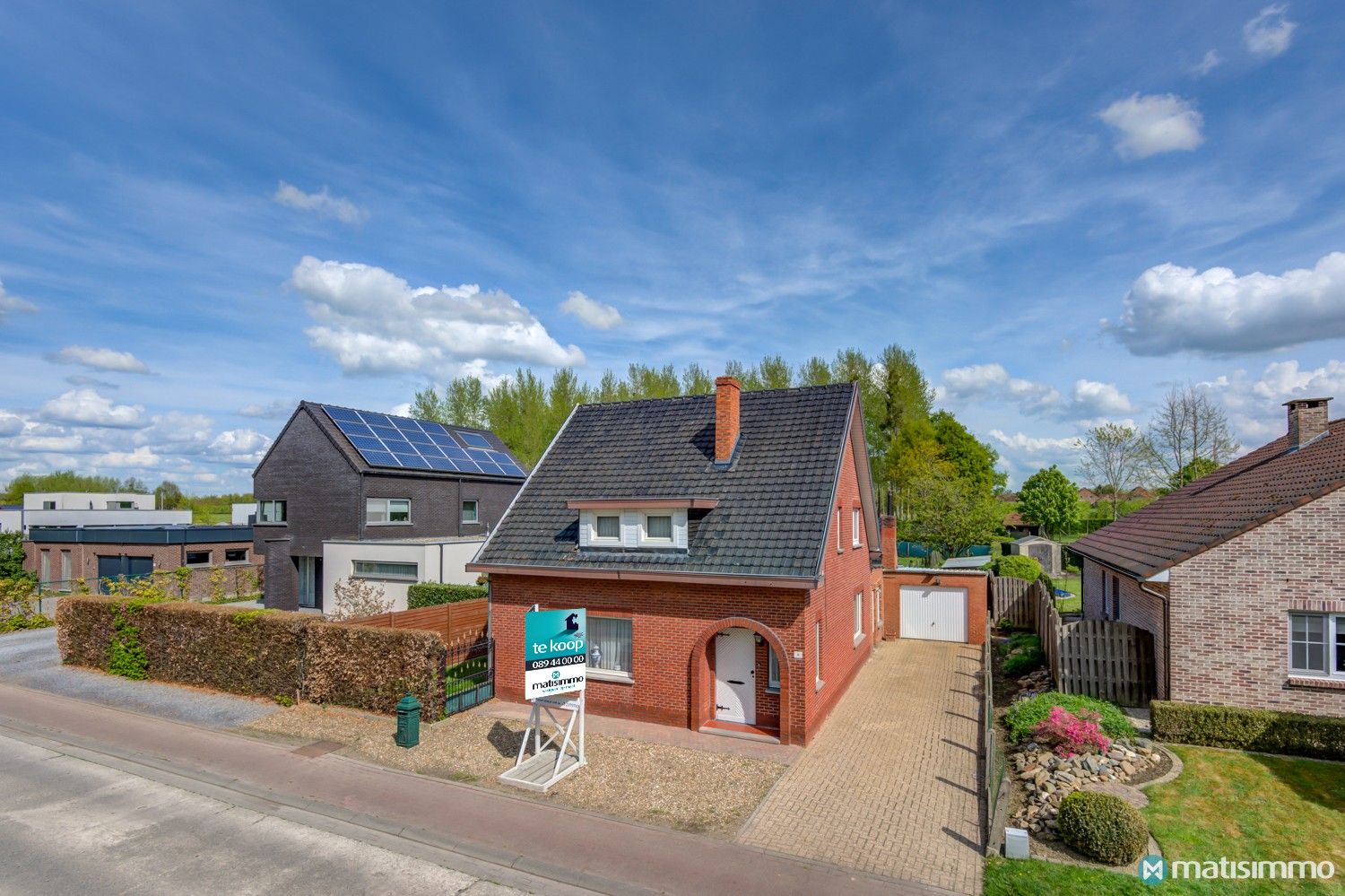 Hoofdfoto van de publicatie: VRIJSTAANDE EENGEZINSWONING MET 3 SLAAPKAMERS, GARAGE EN UITGESTREKTE TUIN IN WELLEN