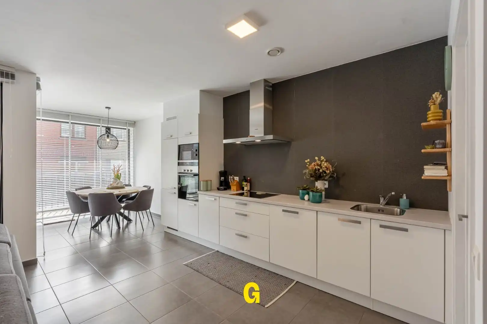 Knap ingericht gelijkvloersappartement met kelder en standplaats vlak bij het centrum foto 7