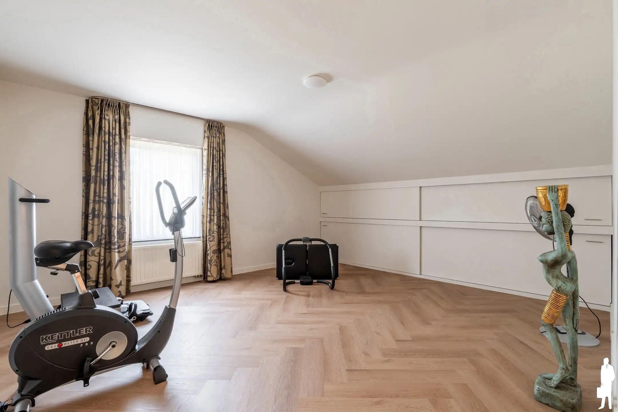 Riante villa (maar liefst 454m² woonopp.) vlakbij Nederland foto 17