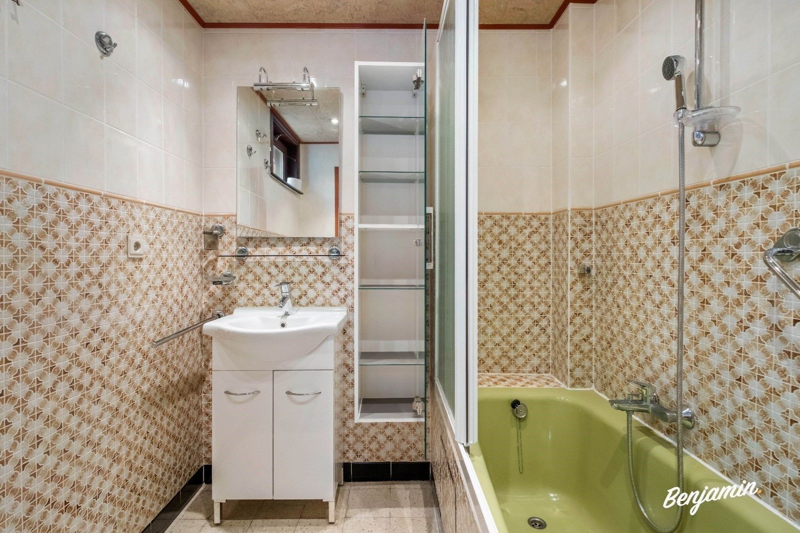 Ruime, verzorgde rijwoning met 4 slaapkamers, tuin en garage op centrale ligging te Menen foto 14