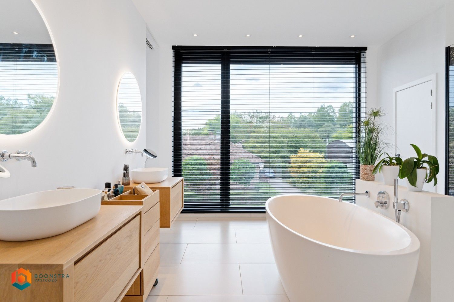 Exclusieve moderne villa met handelsruimte te Schriek foto 16