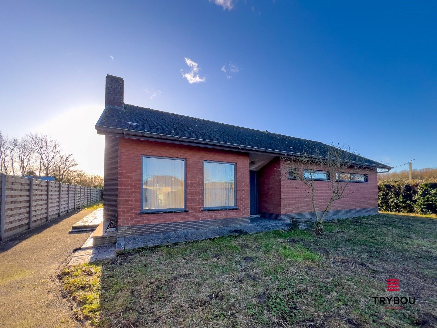 Te renoveren woning met bijgebouw op ruime perceel van 1273m² foto 3