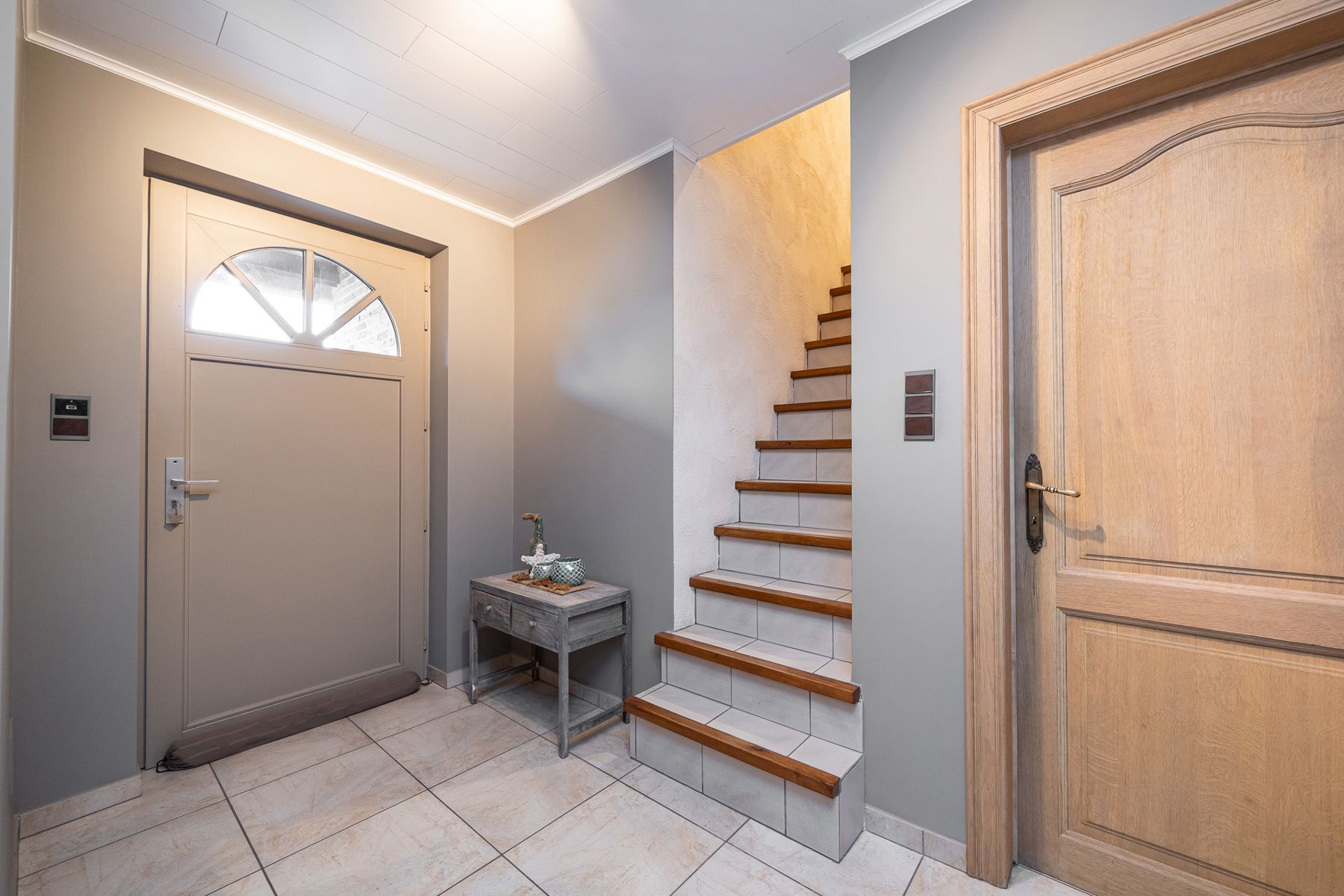 Woning met 2 slaapkamers en garage op 557 m2 grond foto 7