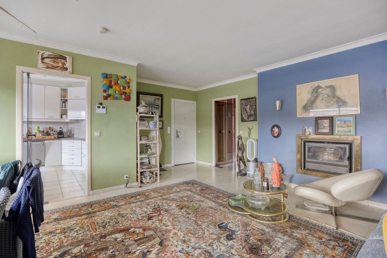 Ruim 3-slaapkamerappartement met garage  foto 8