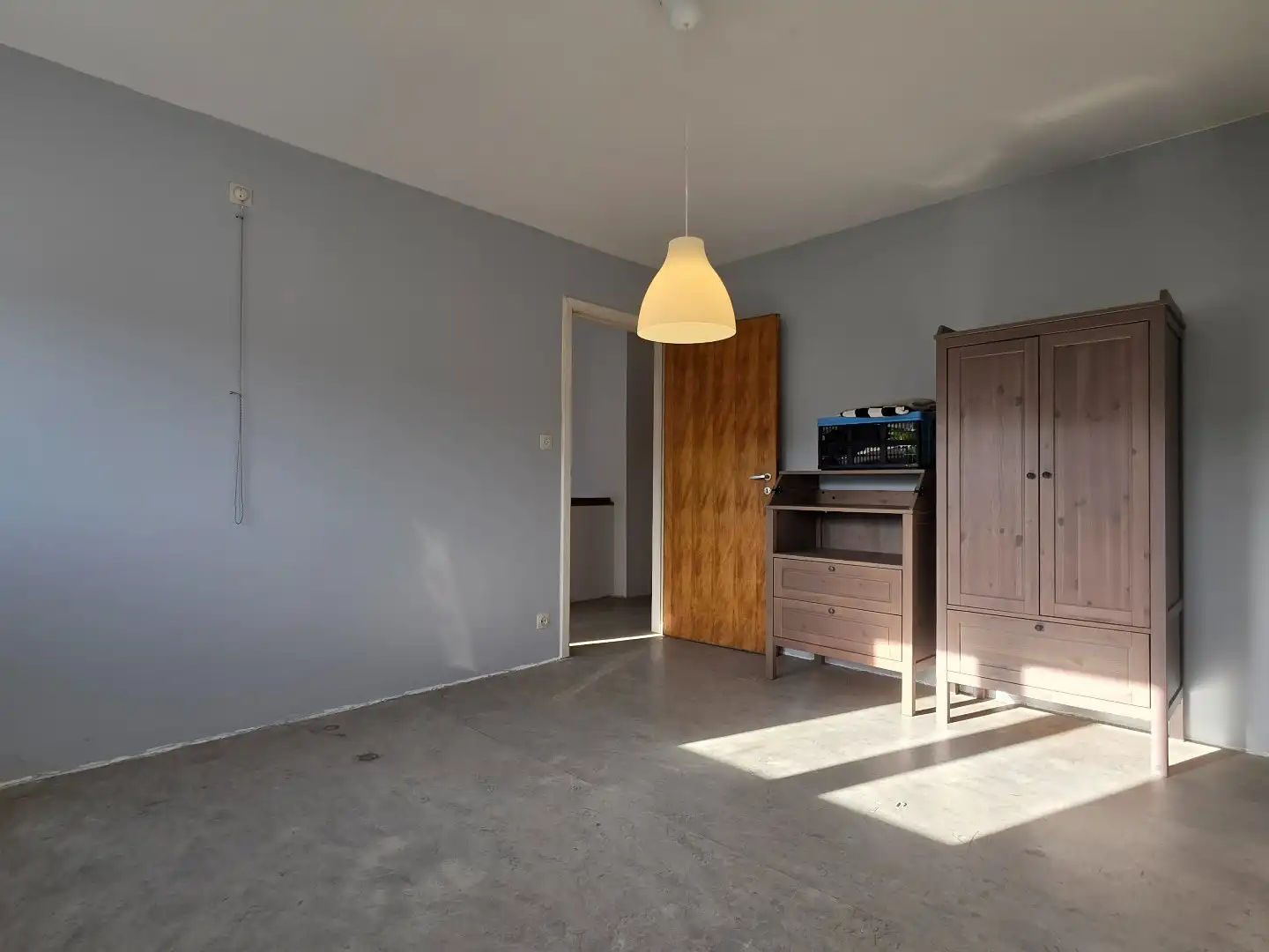 Stevige woning met betonstructuur te koop in Kuurne, eerste verdiep al volledig gerenoveerd foto 10