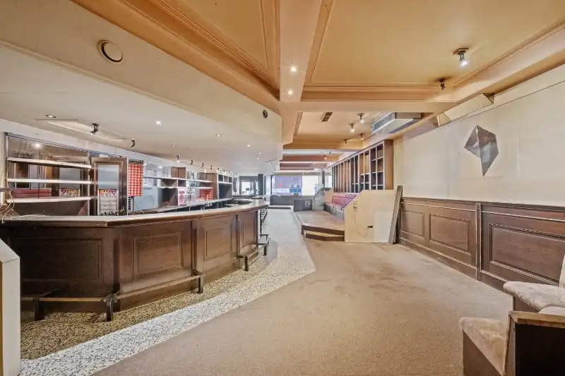 Centrum Roeselare- Veelzijdige eigendom met een totale oppervlakte van 470m² (vrij van Handelshuur) foto 6