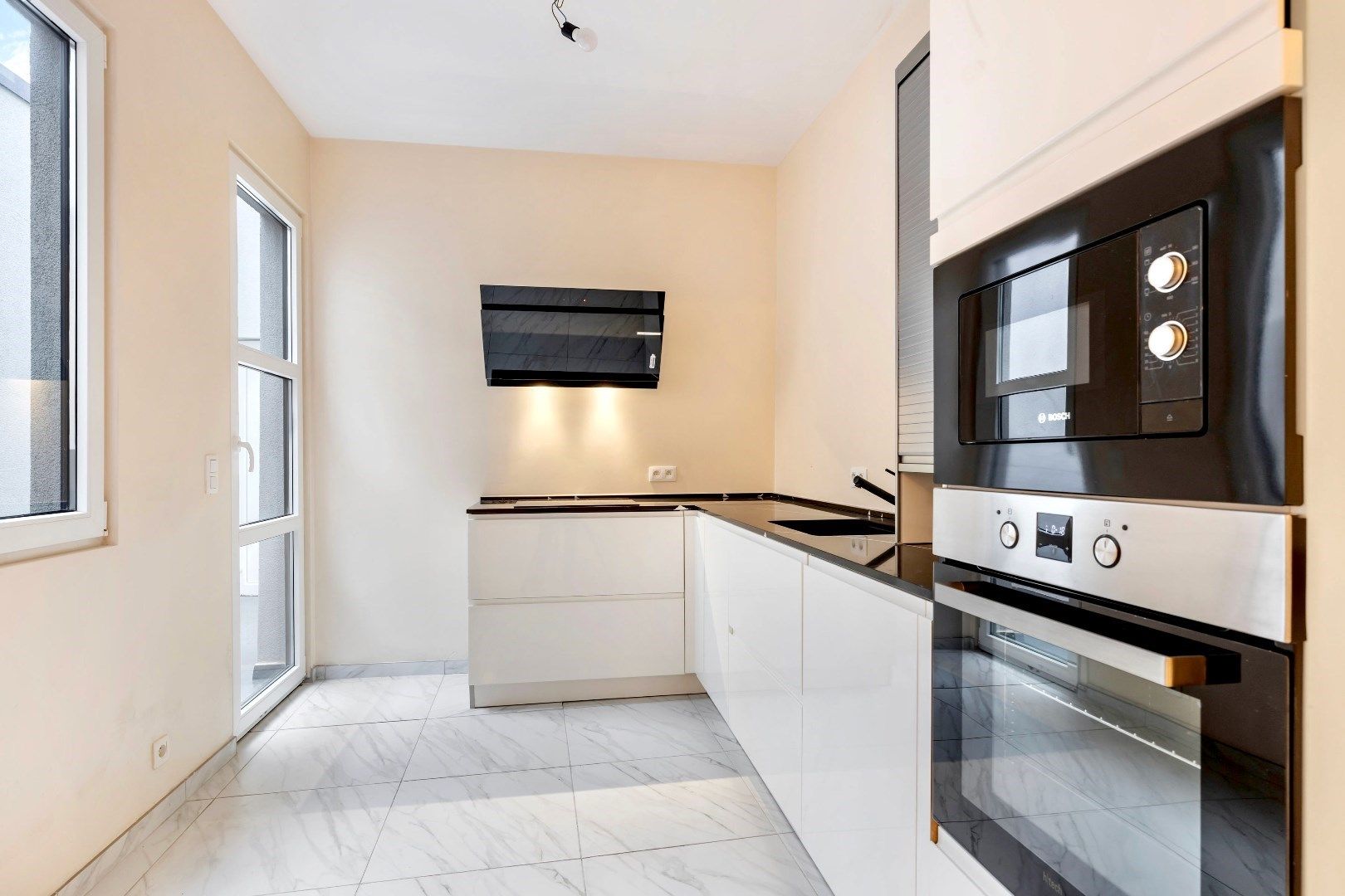 Instapklare, gerenoveerde 3-slpk woning in centrum foto 4