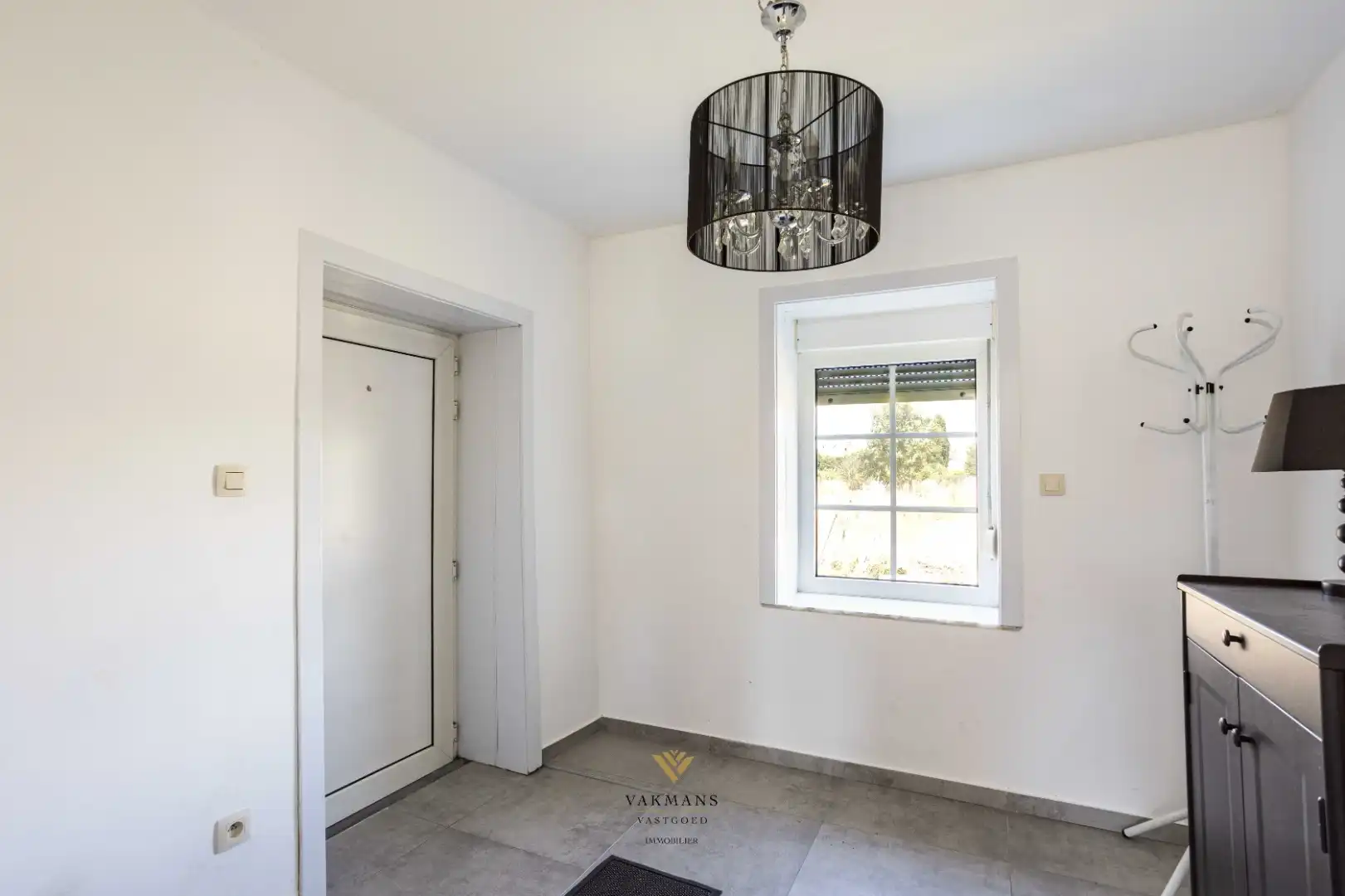 Alleenstaande woning op den buiten met 3 slaapkamers en garage foto 3