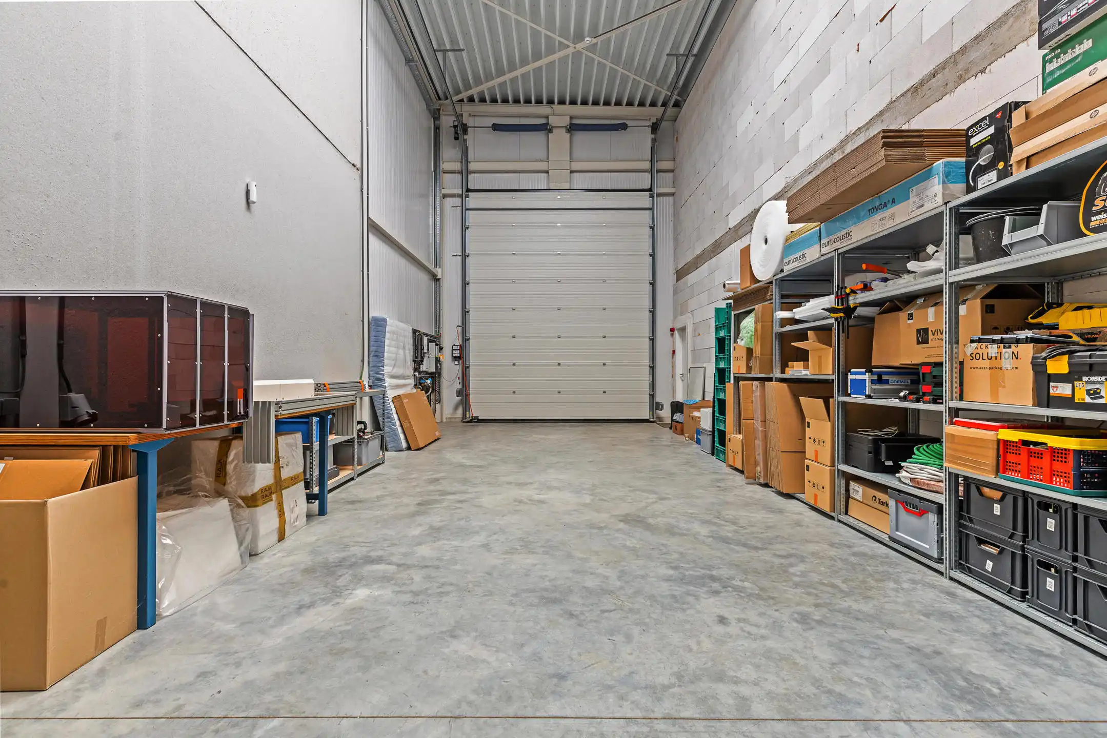 VOLLEDIG AFGEWERKT EN INSTAPKLAAR BEDRIJFSGEBOUW foto 17
