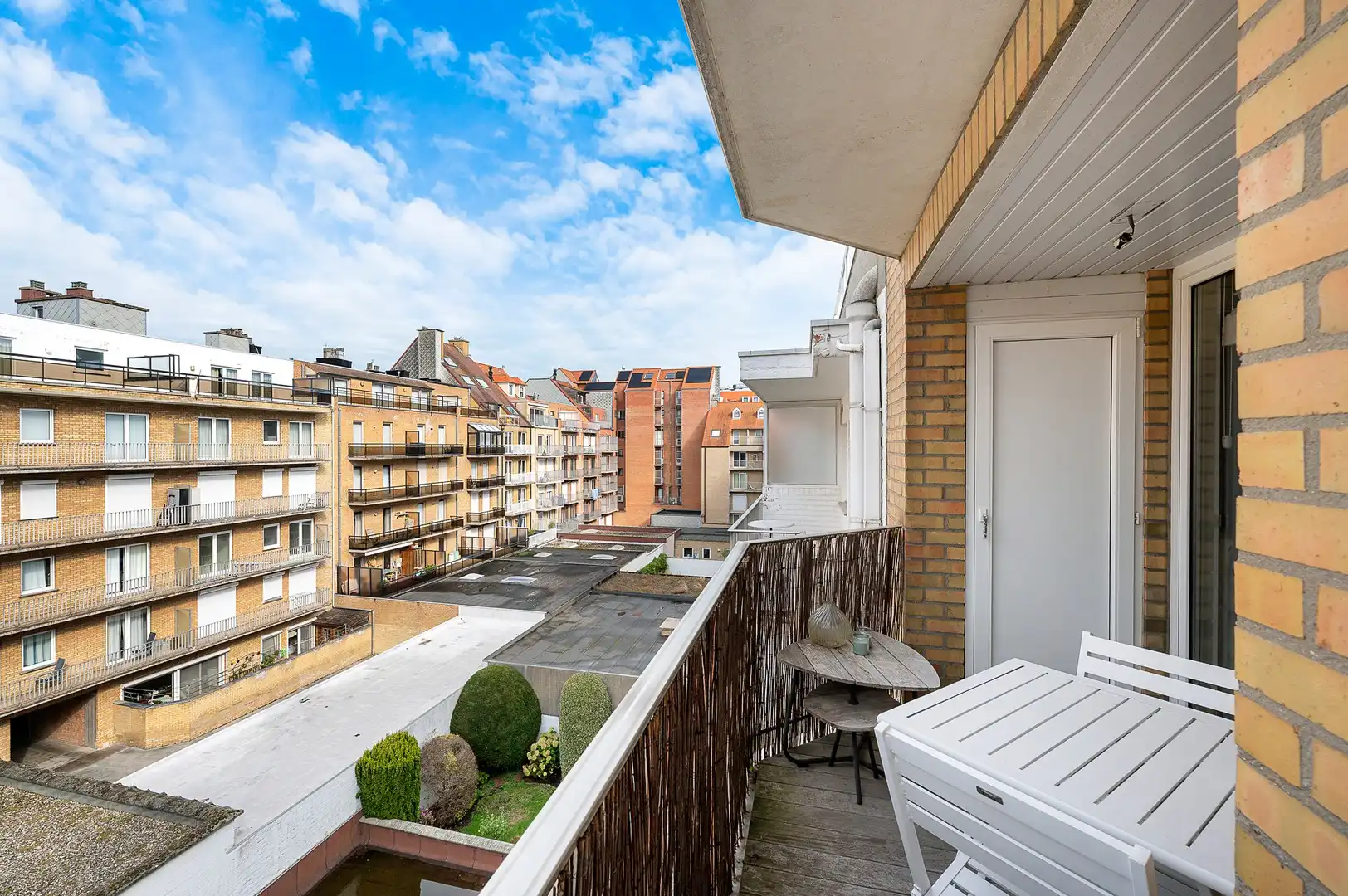 Luxueus gerenoveerd 3-slaapkamerappartement nabij zee. foto 19