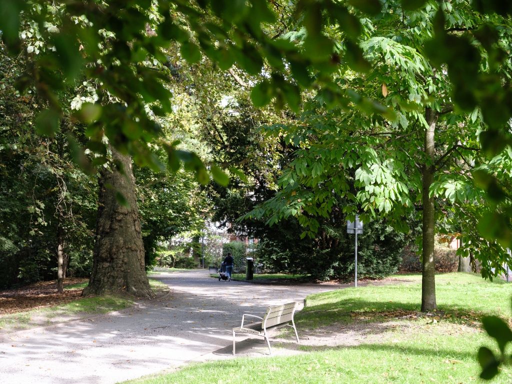 Ruim en instapklaar stadsappartement (163 m²) met zonnig terras nabij de Coupure foto 17