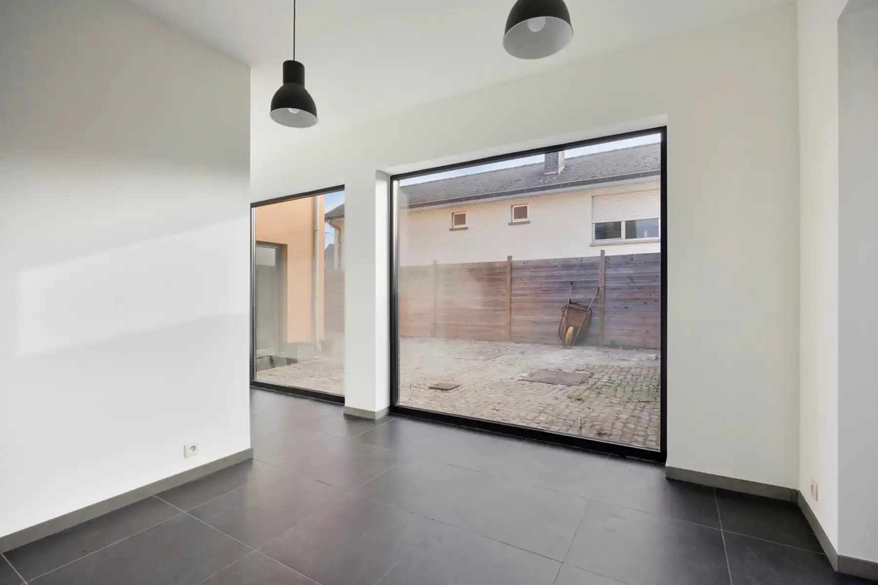 Energetisch gerenoveerde woning met tuin uitgevend op Liedekerkebos foto 10
