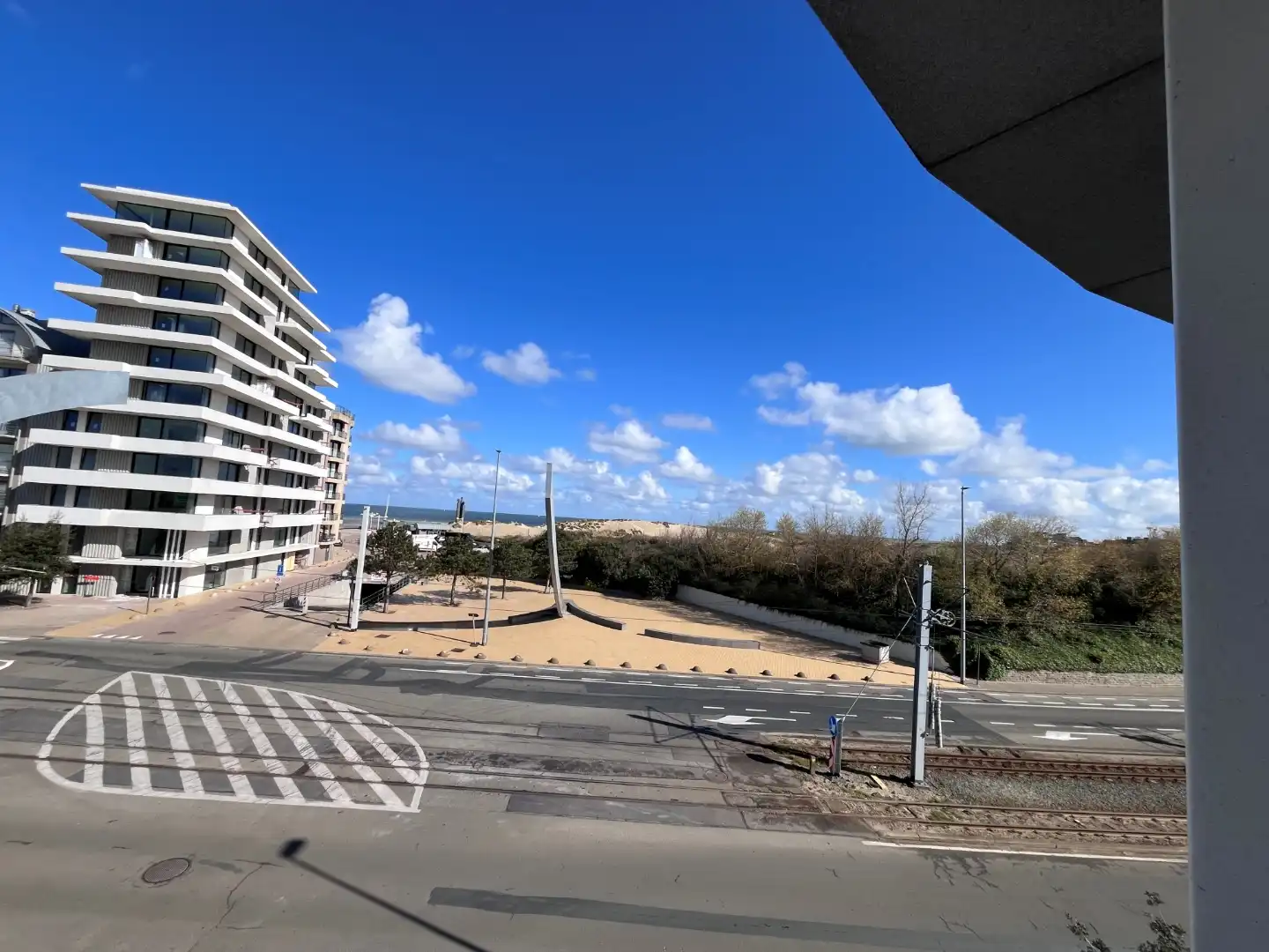 Appartement met prachtig zicht op duinen en zee. foto {{pictureIndex}}